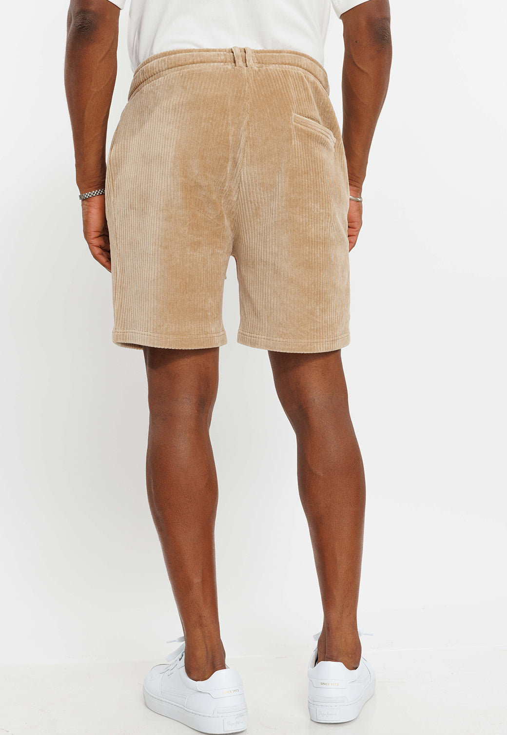 מכנסי ברמודה קורדרוי עם שרוך לגברים בצבע חום בהיר