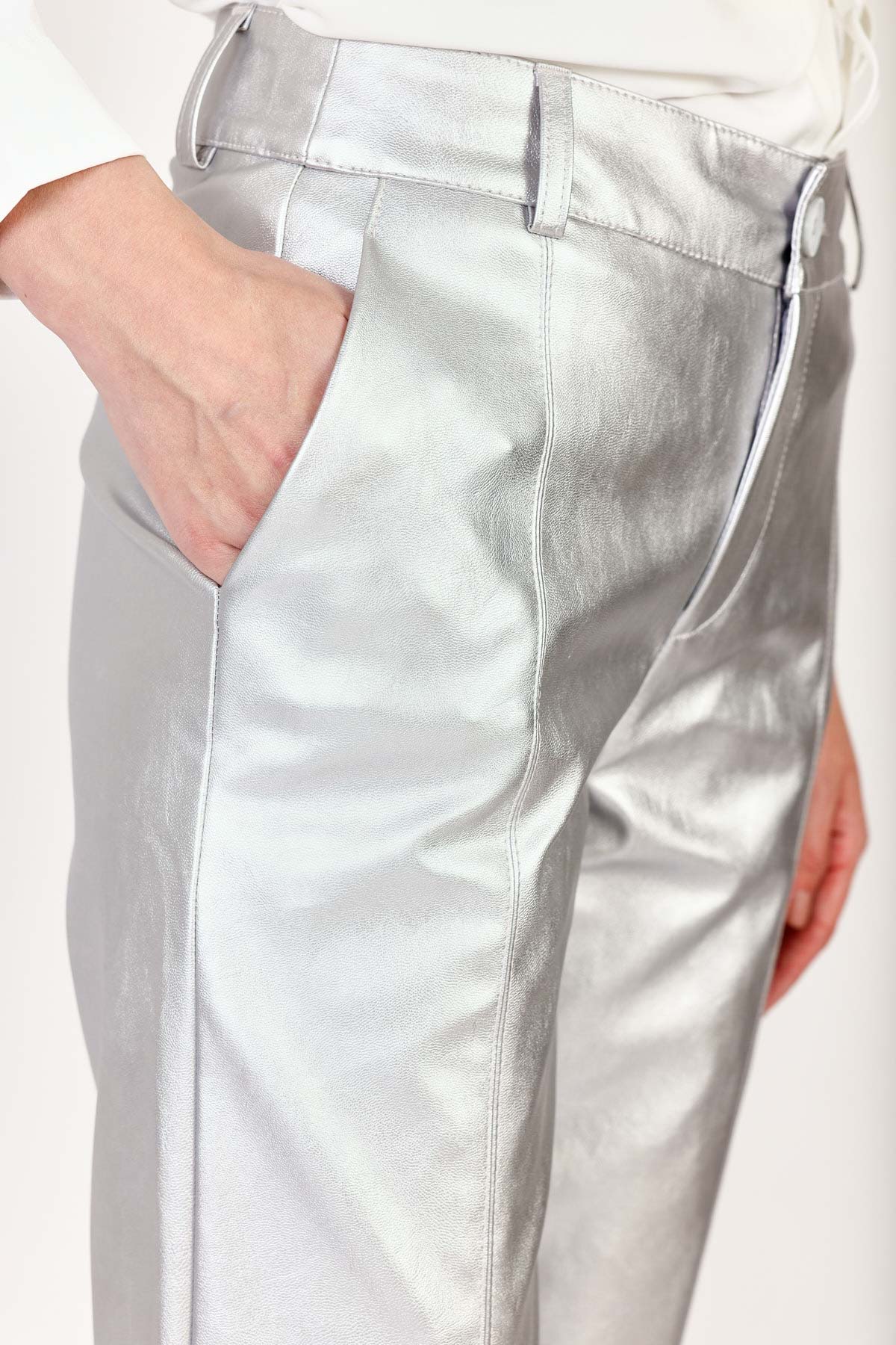 מכנסי Brooke עם שסעים בצבע כסף