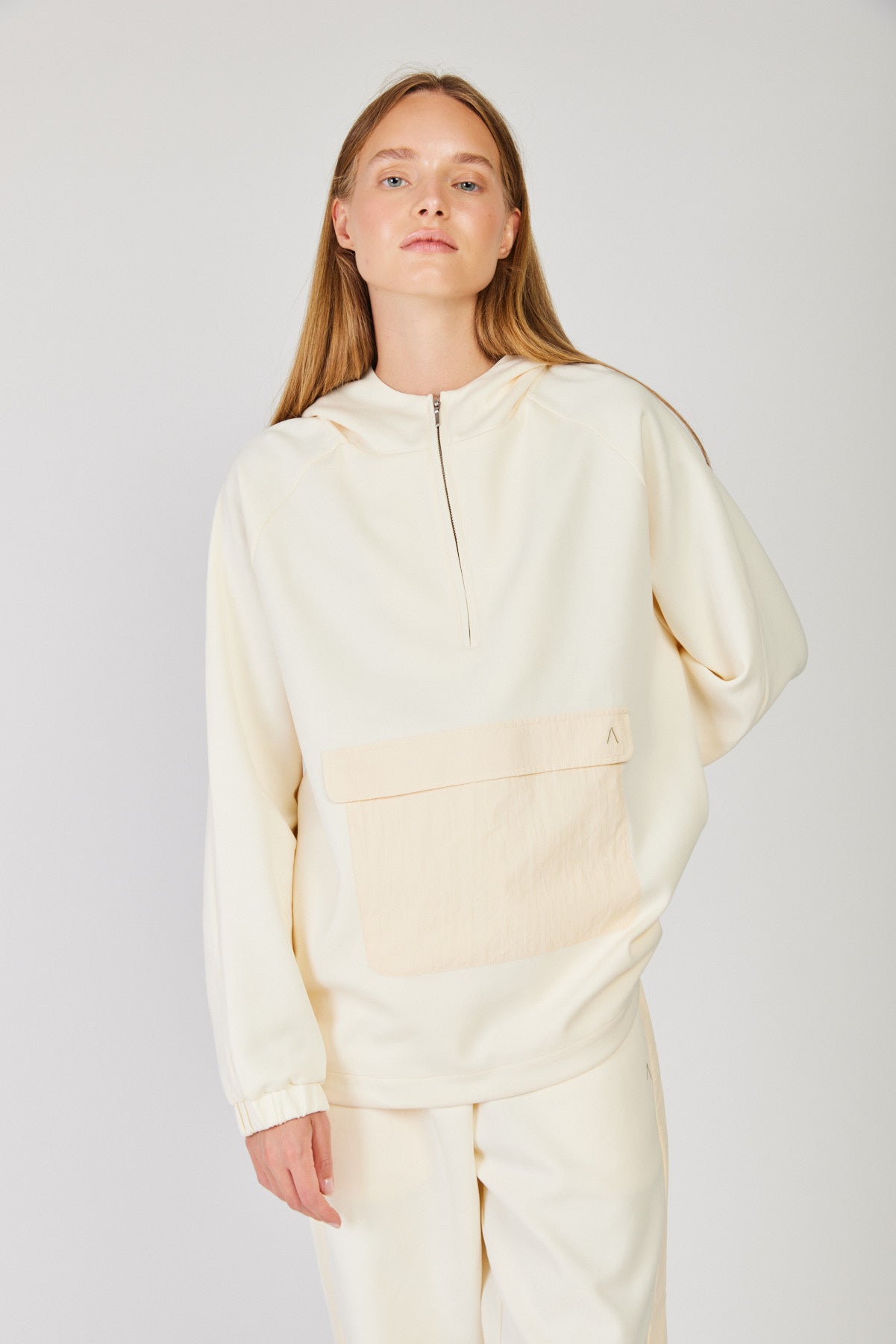 קפוצ'ון Helena בצבע קרם