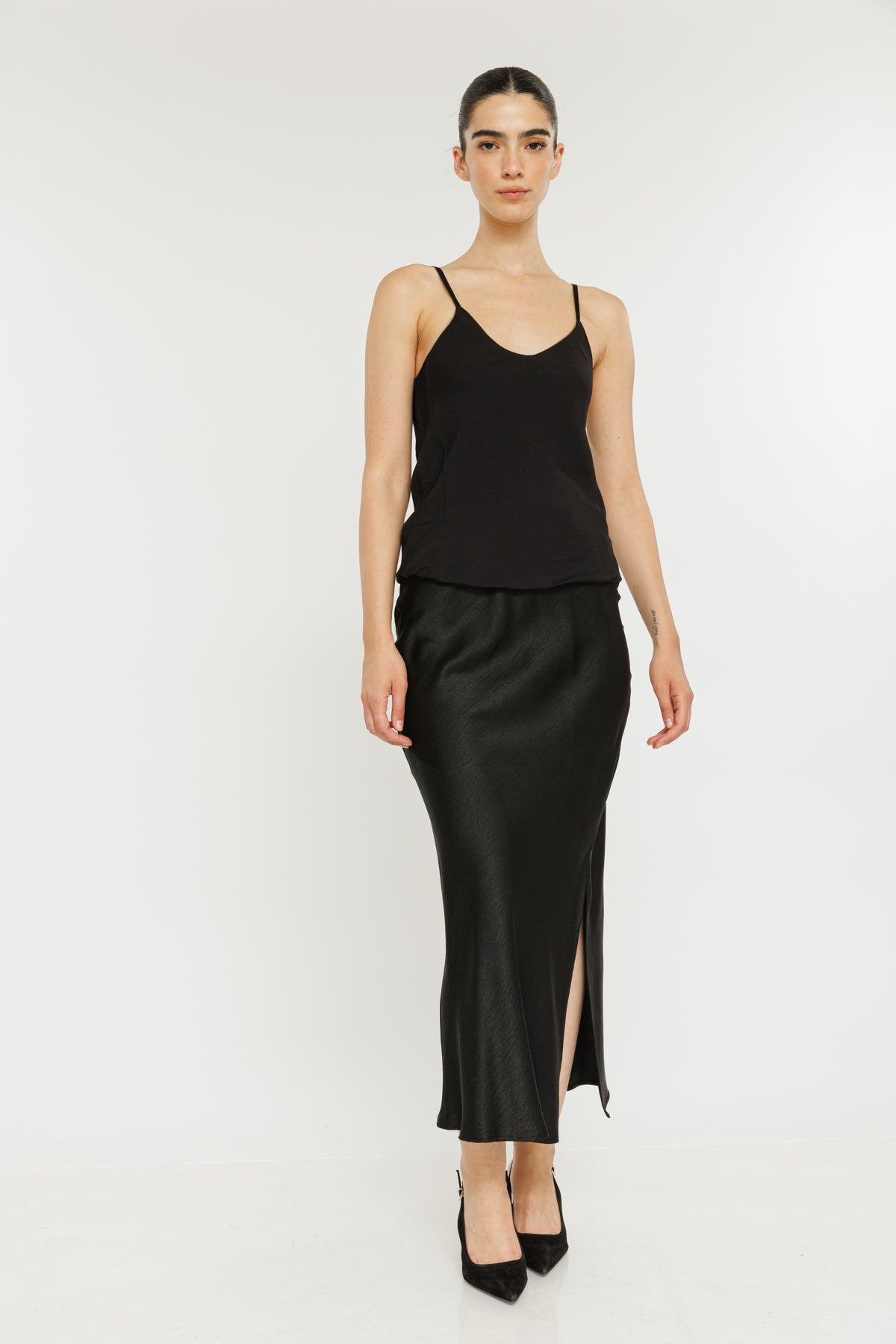 גופיית סאטן Raya בצבע שחור