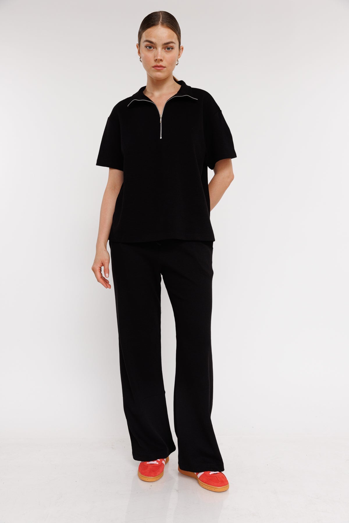 חולצת פולו קצרה Alphi בצבע שחור