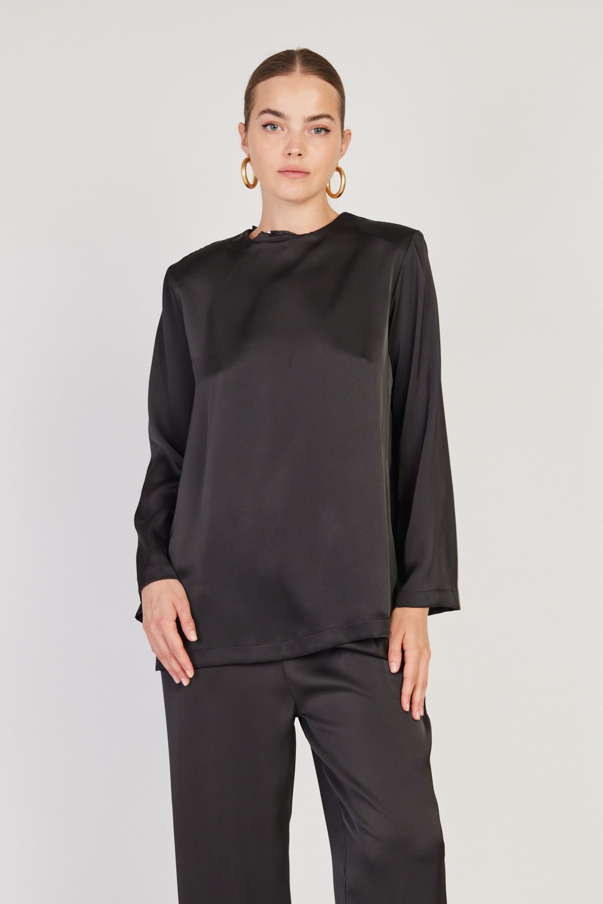 חולצת Himani בצבע שחור