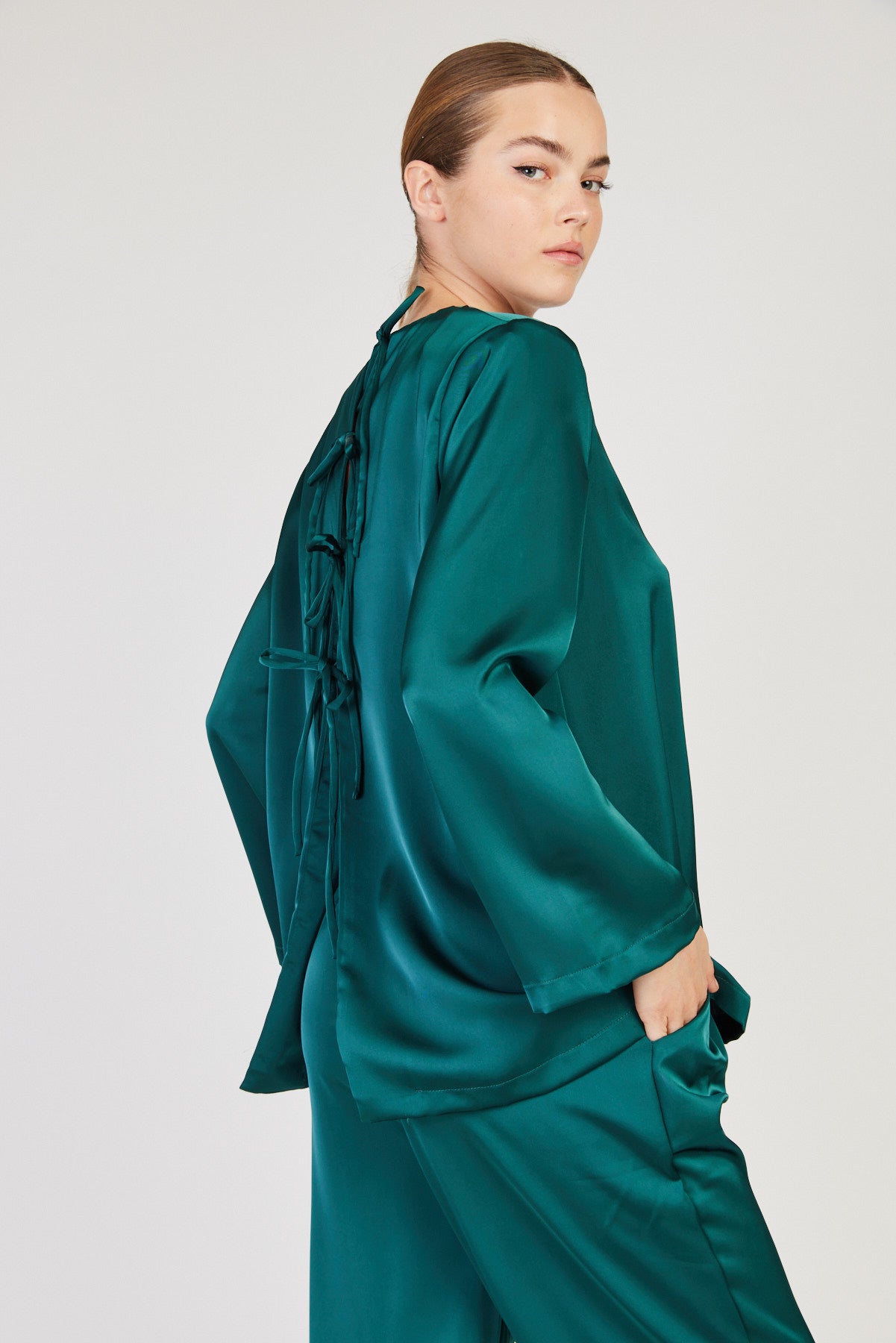 חולצת Himani בצבע ירוק כהה