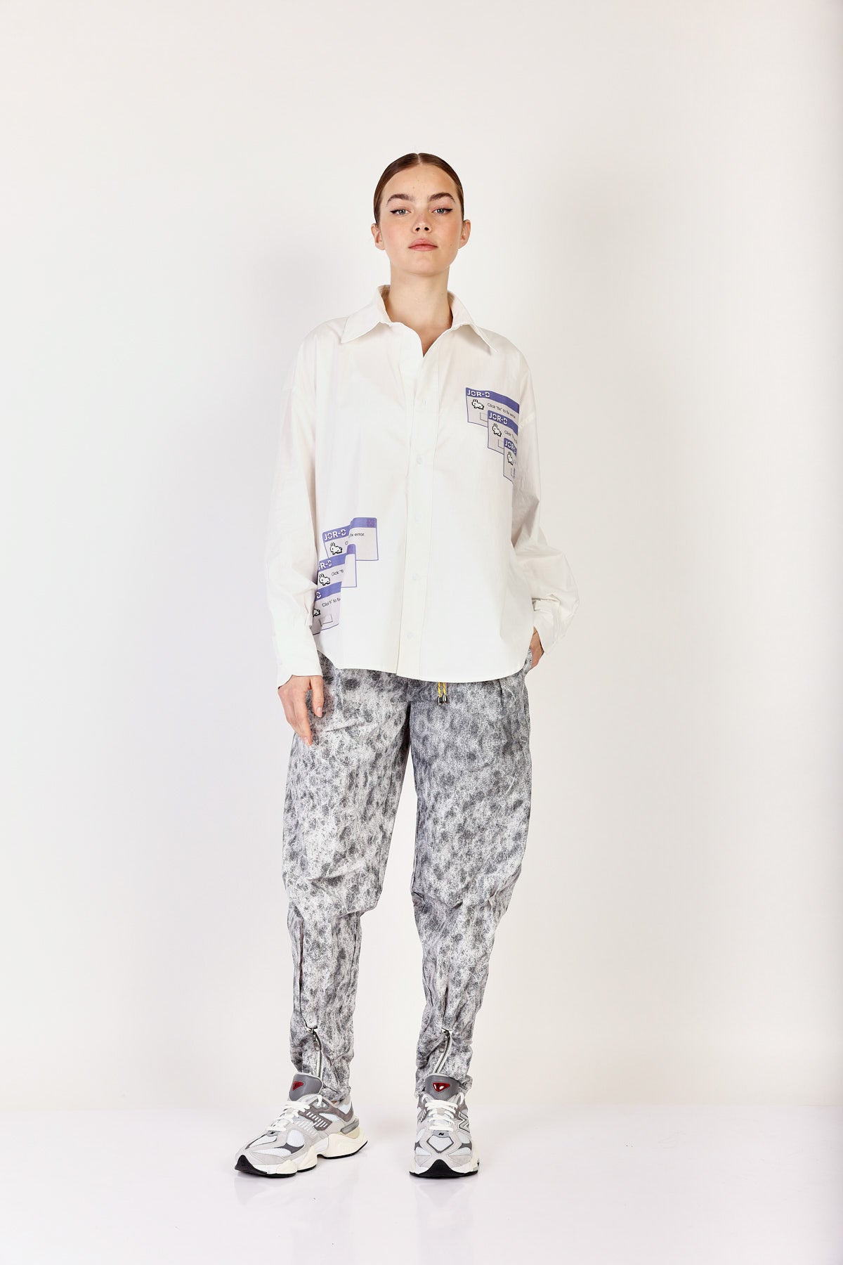 חולצת אוברסייז אוקספורד בצבע לבן