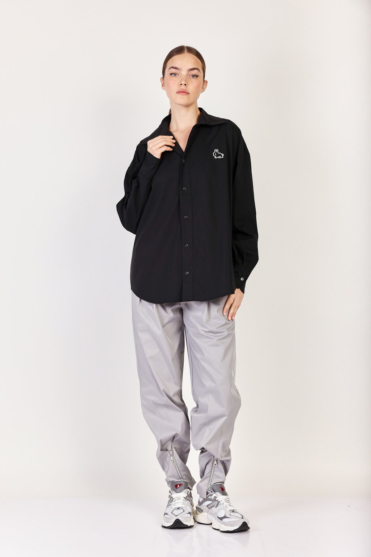 חולצת אוברסייז אוקספורד בצבע שחור