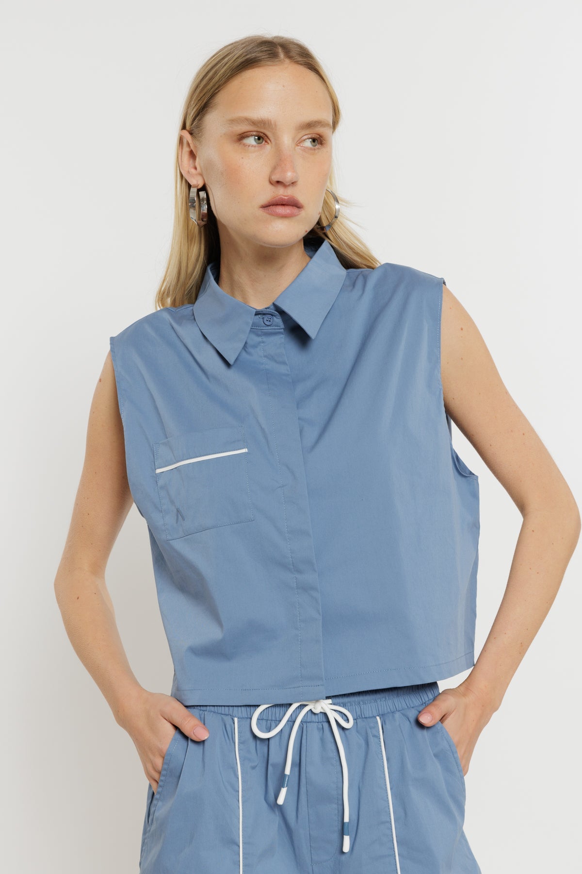 וסט Serina בצבע כחול