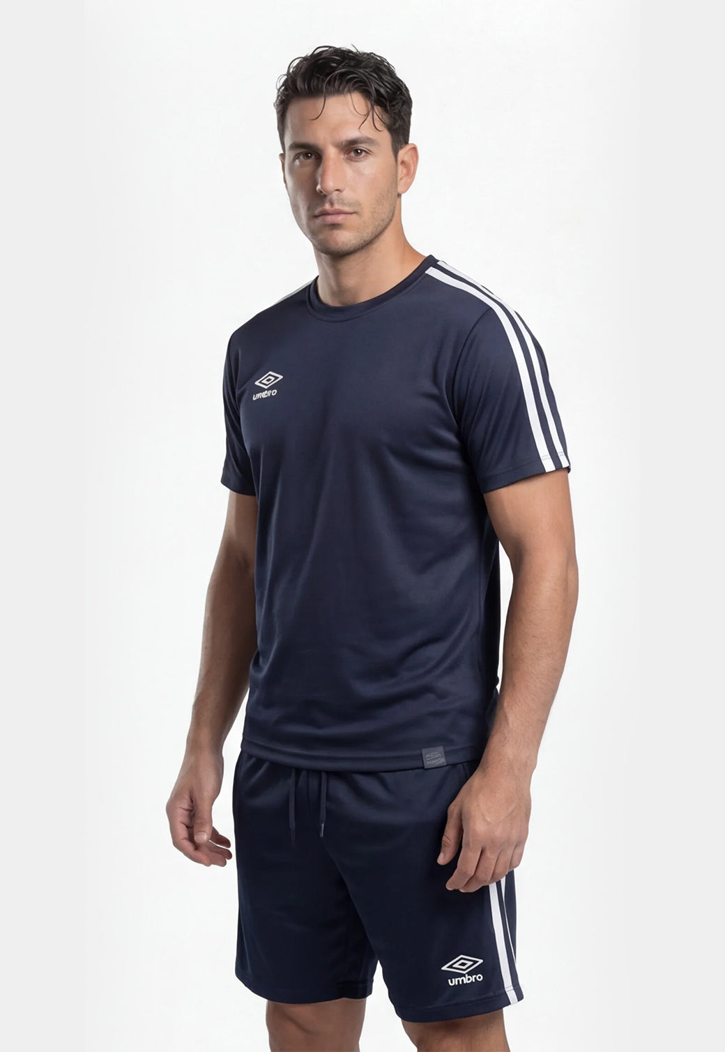 סט אימון UMBRO לגברים בצבע כחול נייבי טי שירט ומכנס קצר
