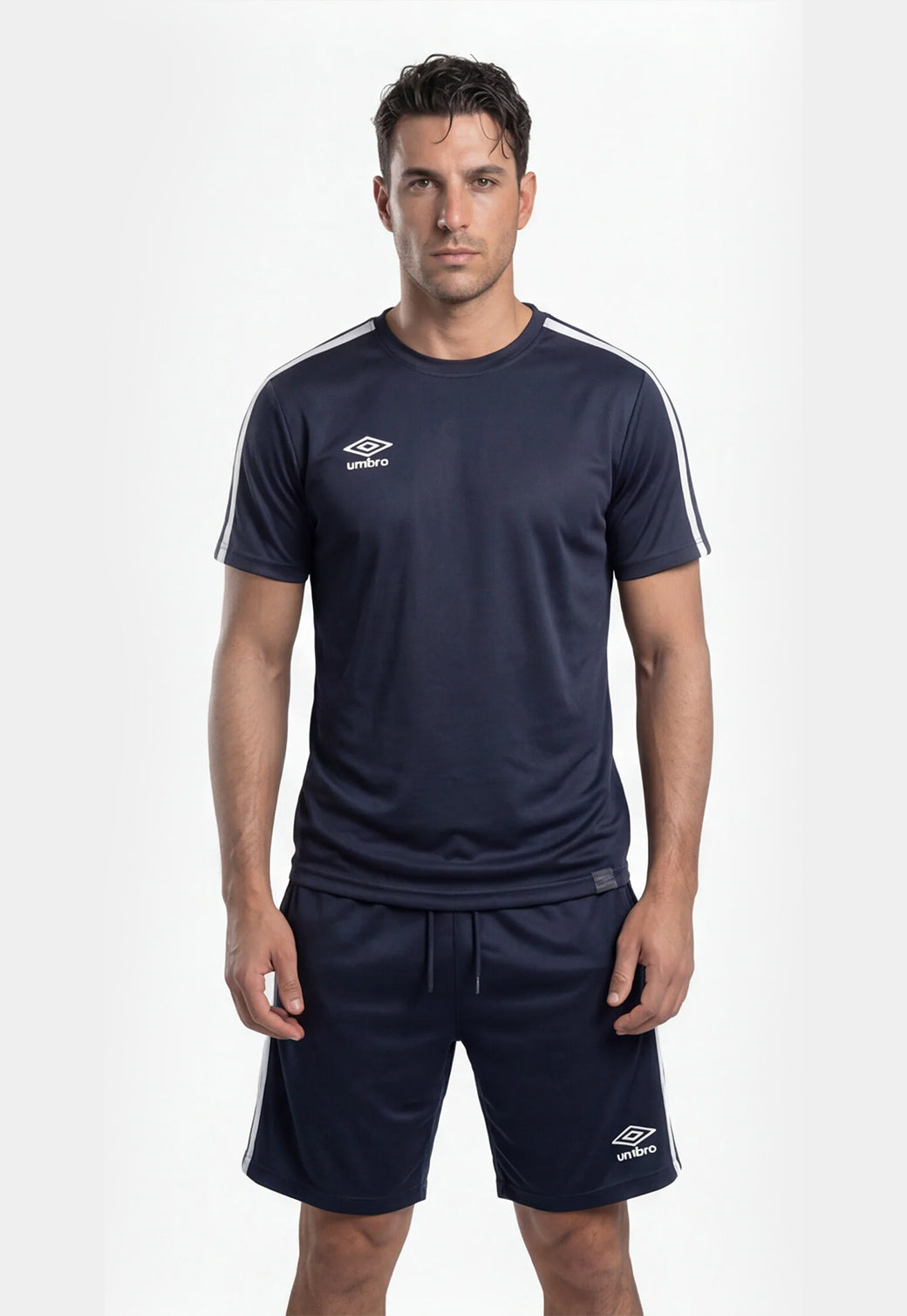 סט אימון UMBRO לגברים בצבע כחול נייבי טי שירט ומכנס קצר