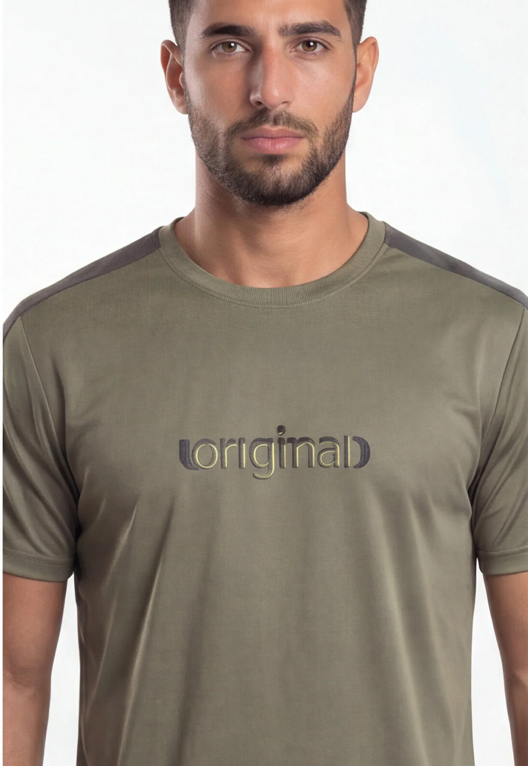 סט אימון UMBRO לגברים בצבע זית – טי שירט ומכנס קצר עם לוגו צהוב