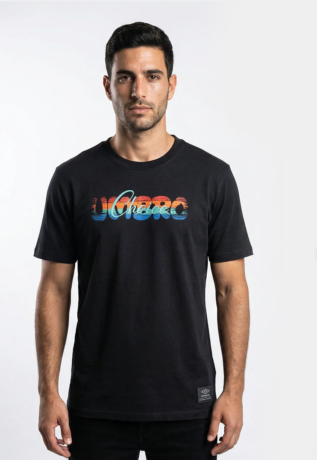 טי שירט UMBRO לגברים בצבע שחור עם הדפס לוגו בגרדיאנט צבעוני