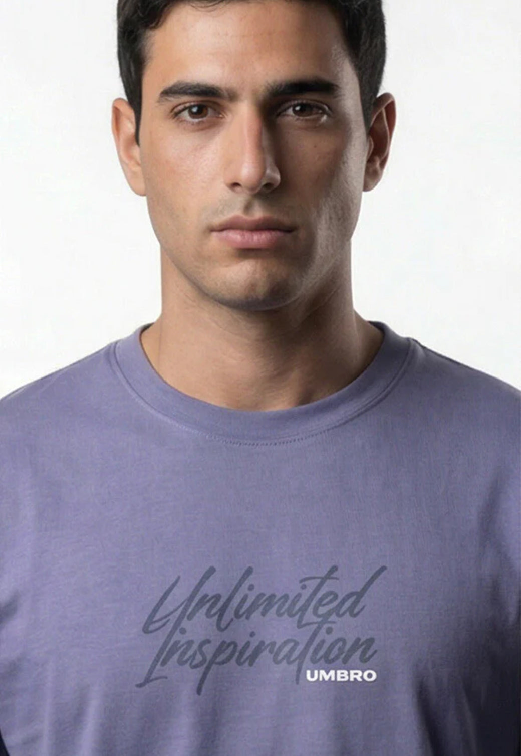 טי שירט UMBRO לגברים בצבע סגול לילך עם הדפס Unlimited Inspiration