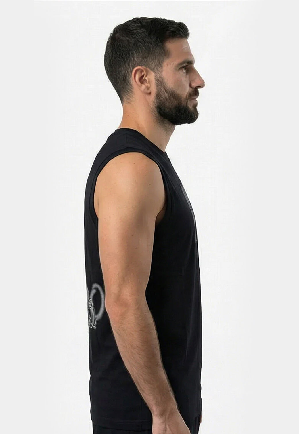 גופיית אוברסייז לגברים בצבע שחור עם הדפס