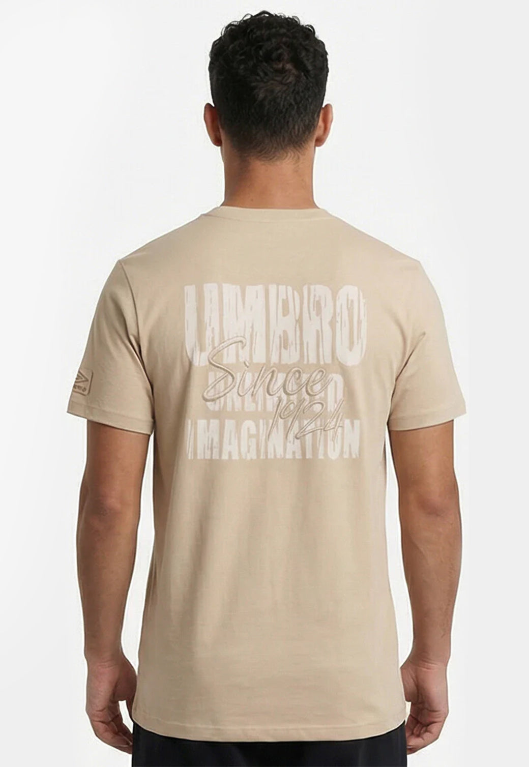 טי שירט UMBRO לגברים בצבע בז' עם הדפס IMAGINATION גדול בגב