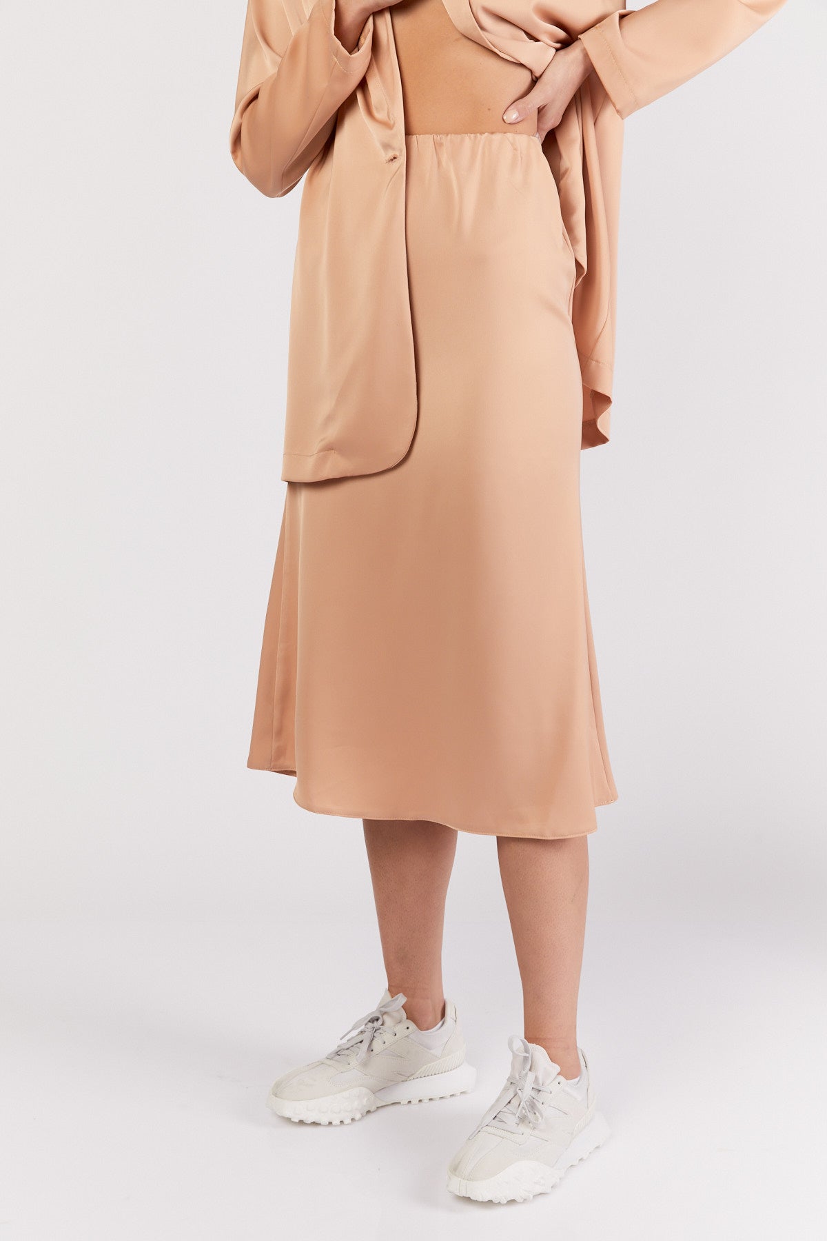 חצאית אלכס בצבע קאמל