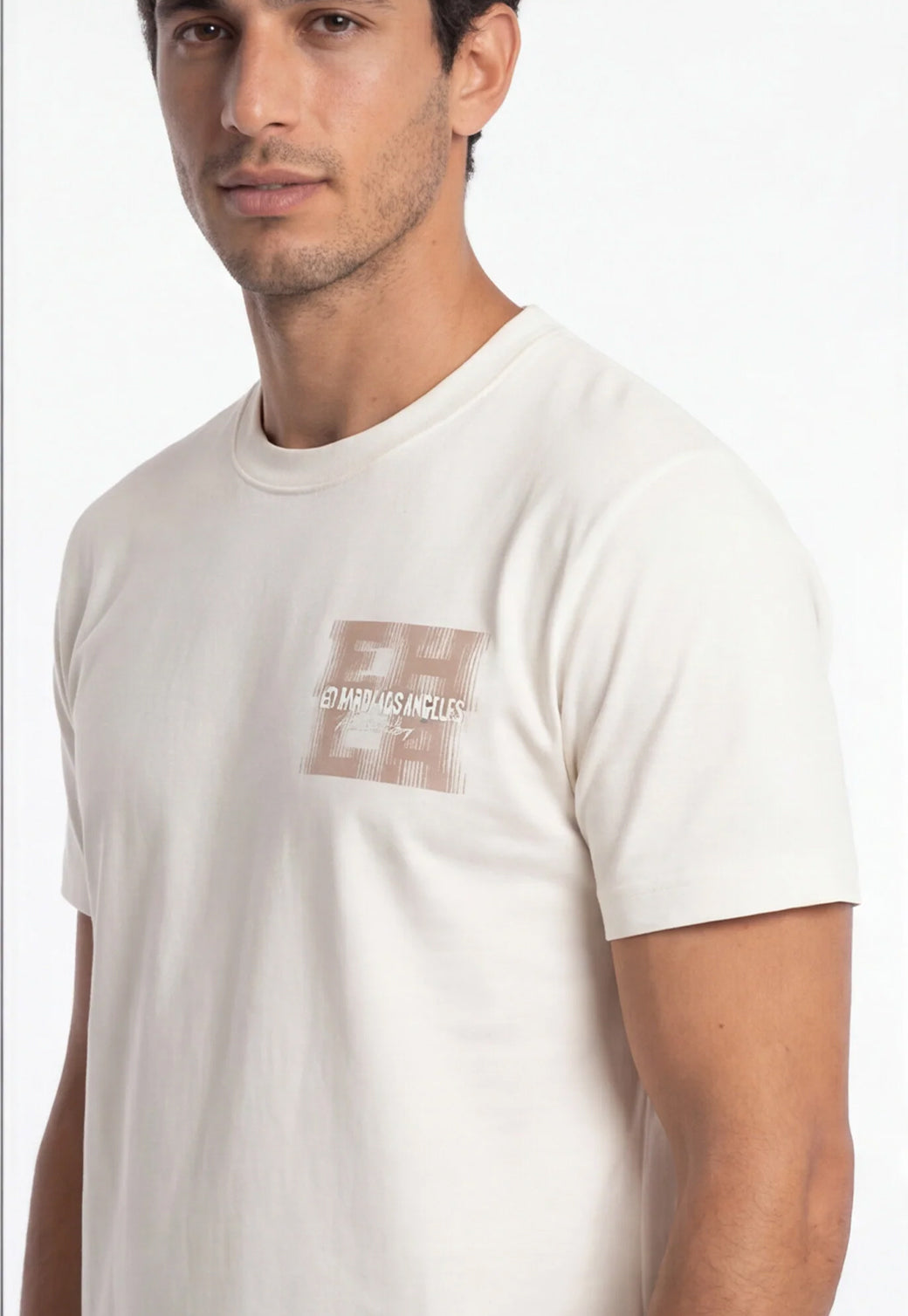טי שירט Ed Hardy לגברים בצבע קרם עם הדפס EH גדול בגב