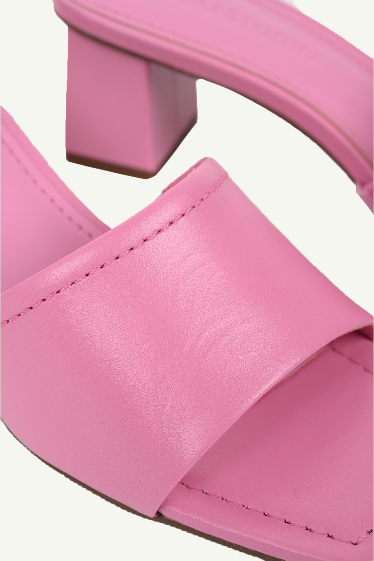 כפכפי עקב ואלי בצבע ורוד