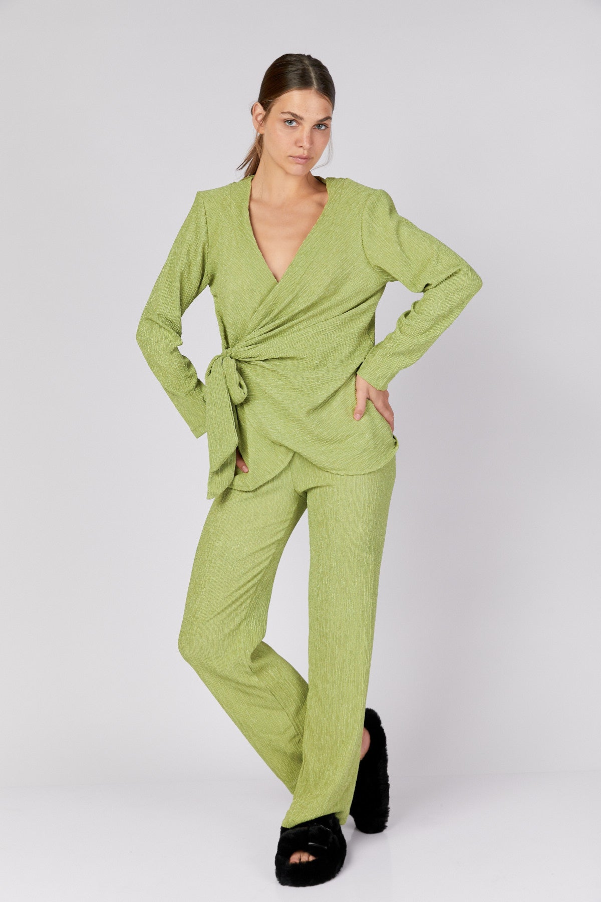 חולצת מעטפת אבו דאבי בצבע ירוק