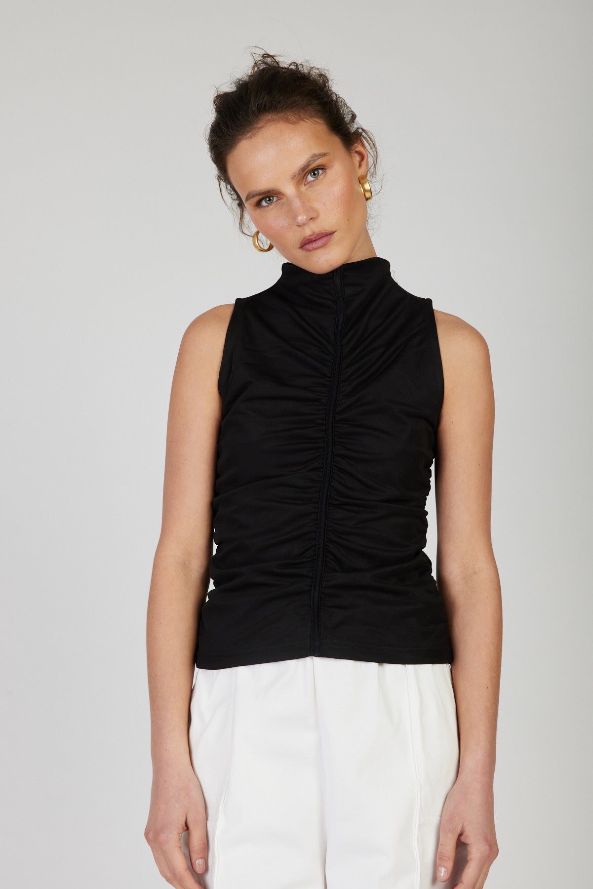 גופיית קלאוד כיווצים בצבע שחור