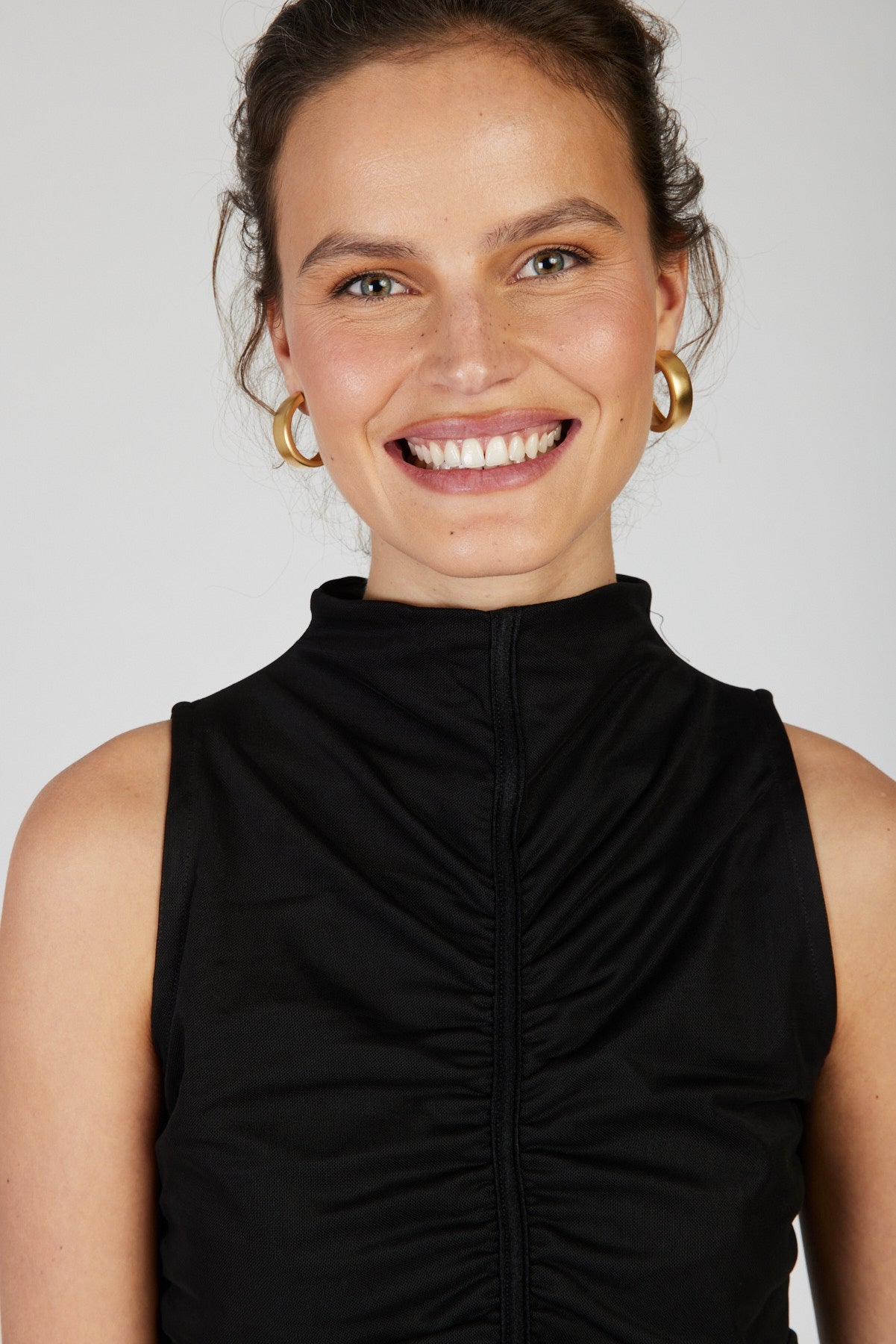 גופיית קלאוד כיווצים בצבע שחור