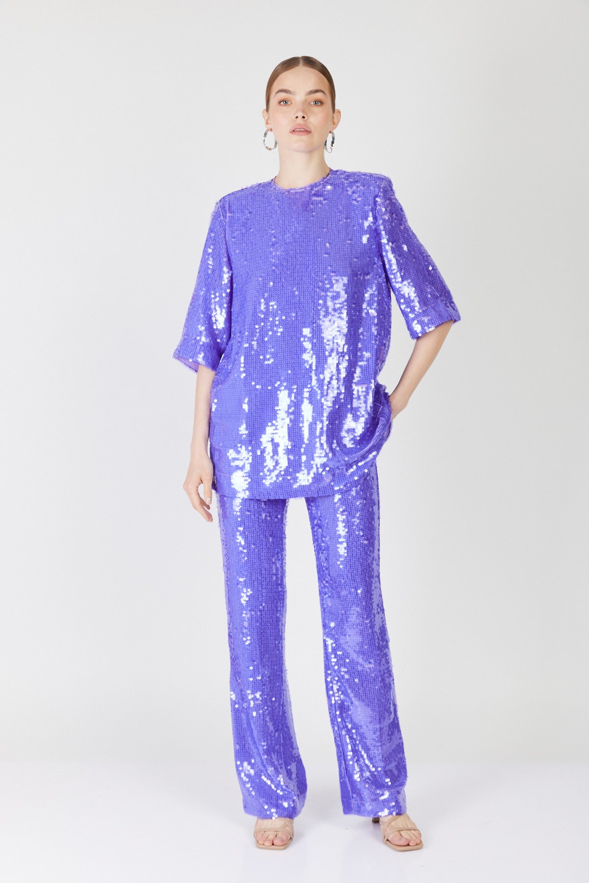 טי שירט אוברסייז טילדה בצבע סגול פאייטים