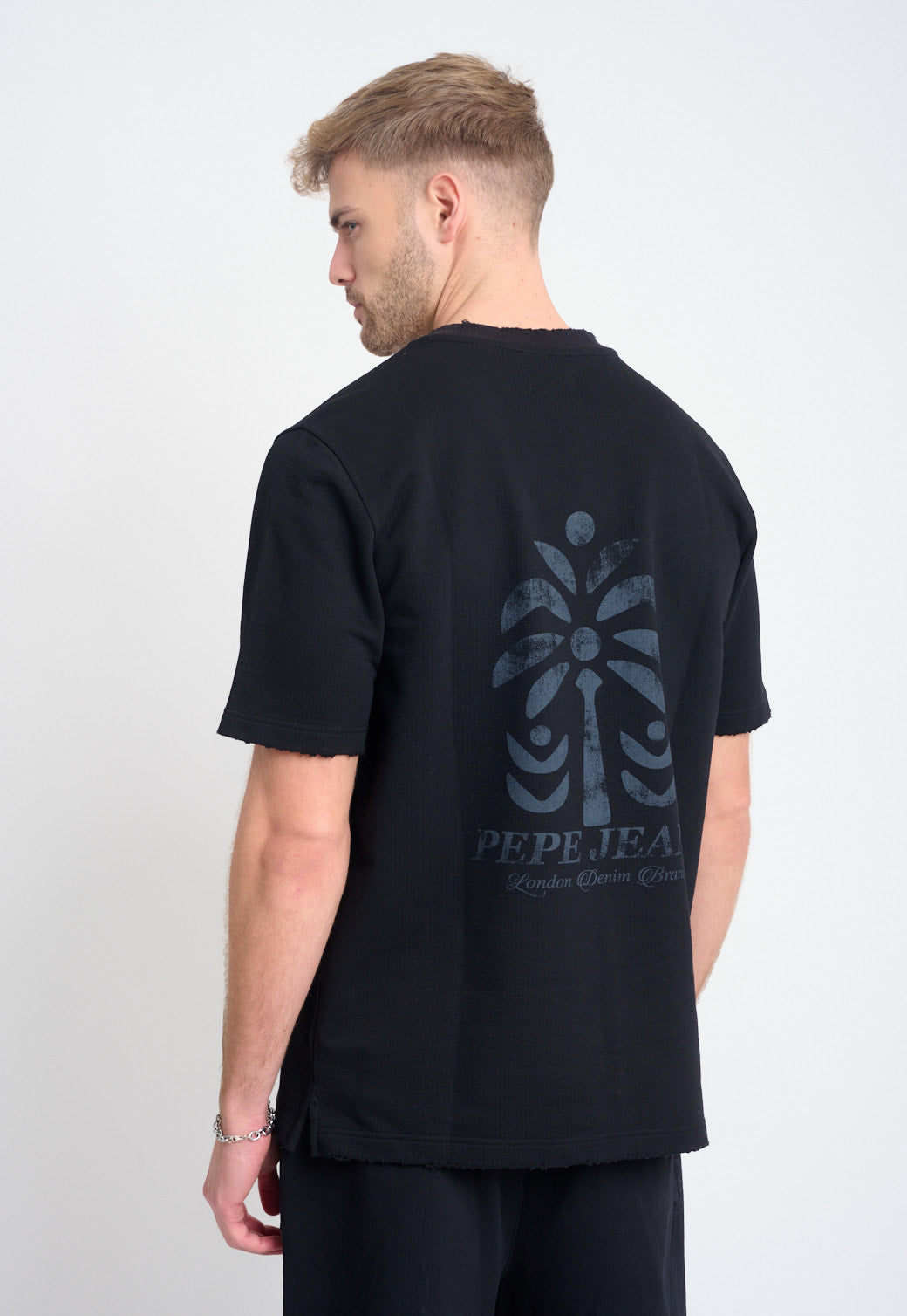 טי שירט GATA עם הדפס בגב בצבע שחור