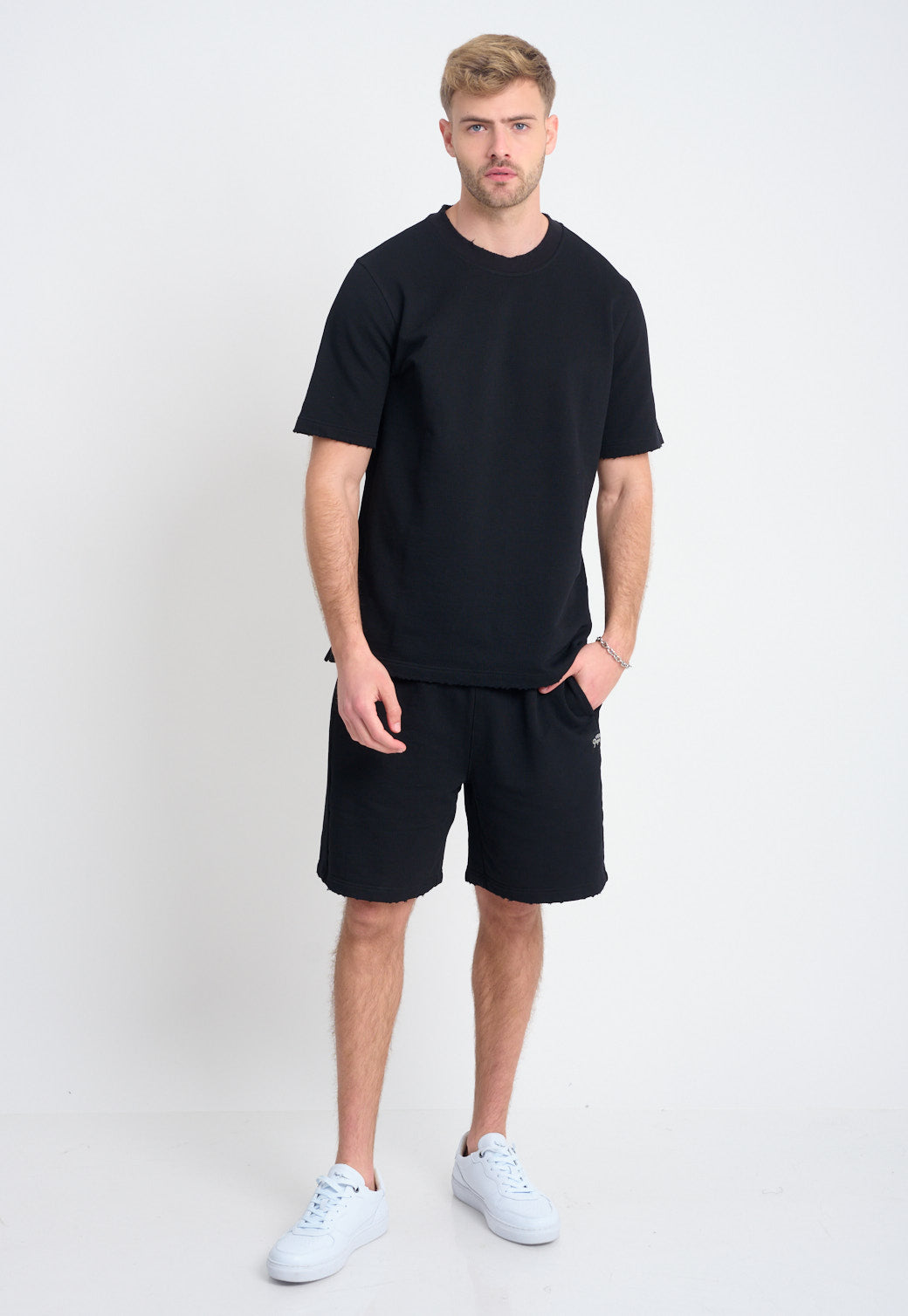 טי שירט GATA עם הדפס בגב בצבע שחור