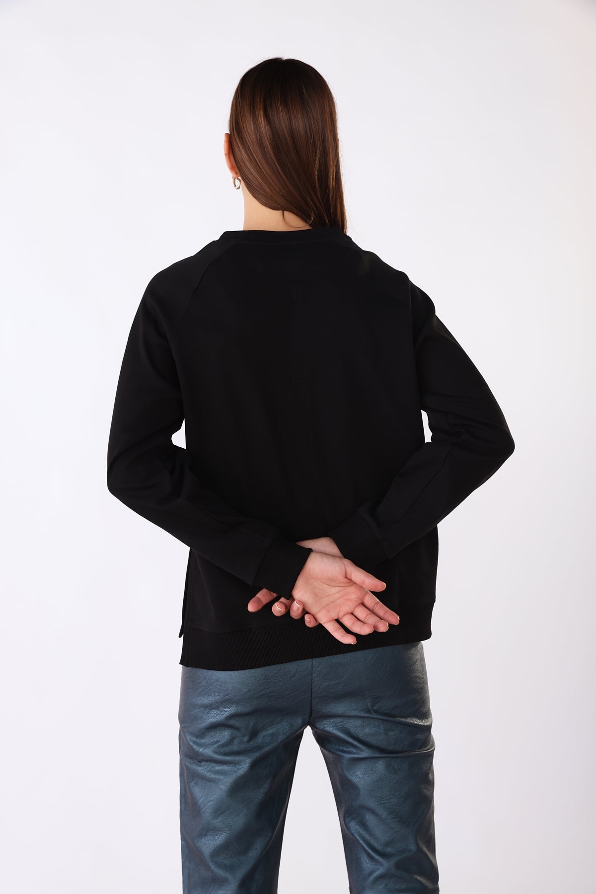 סווטשירט נומרו 10 בצבע שחור