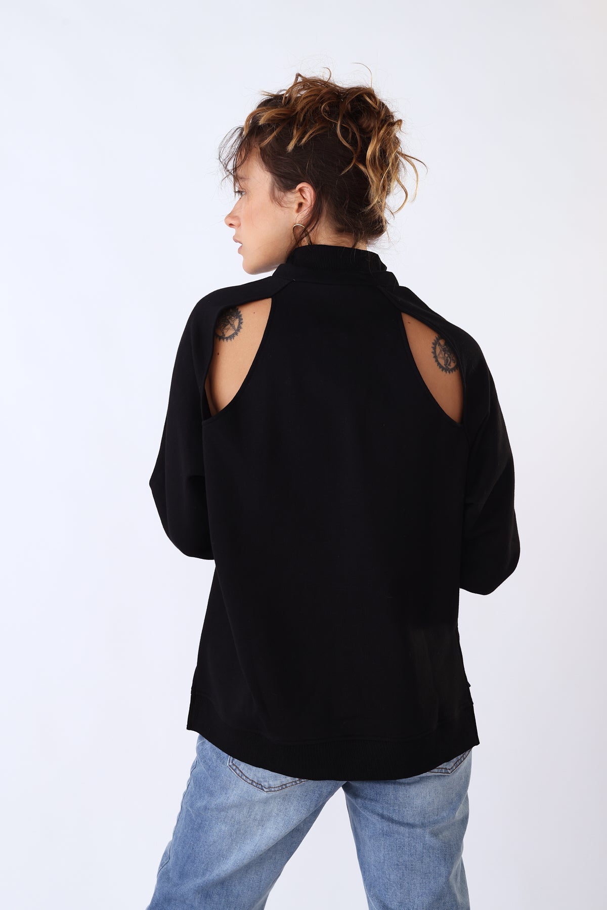 סווטשירט נומרו 12 בצבע שחור