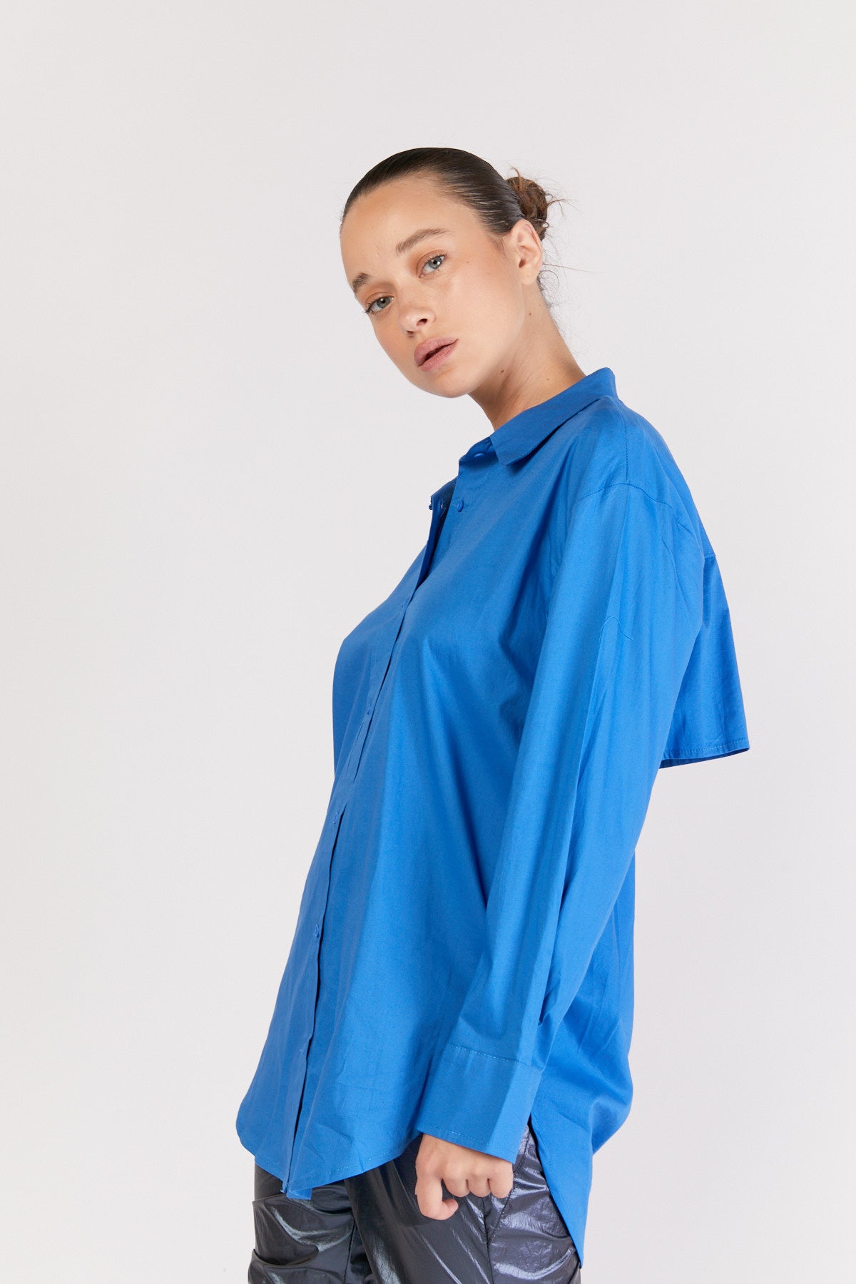 חולצה מכופתרת לייק בצבע כחול רויאל