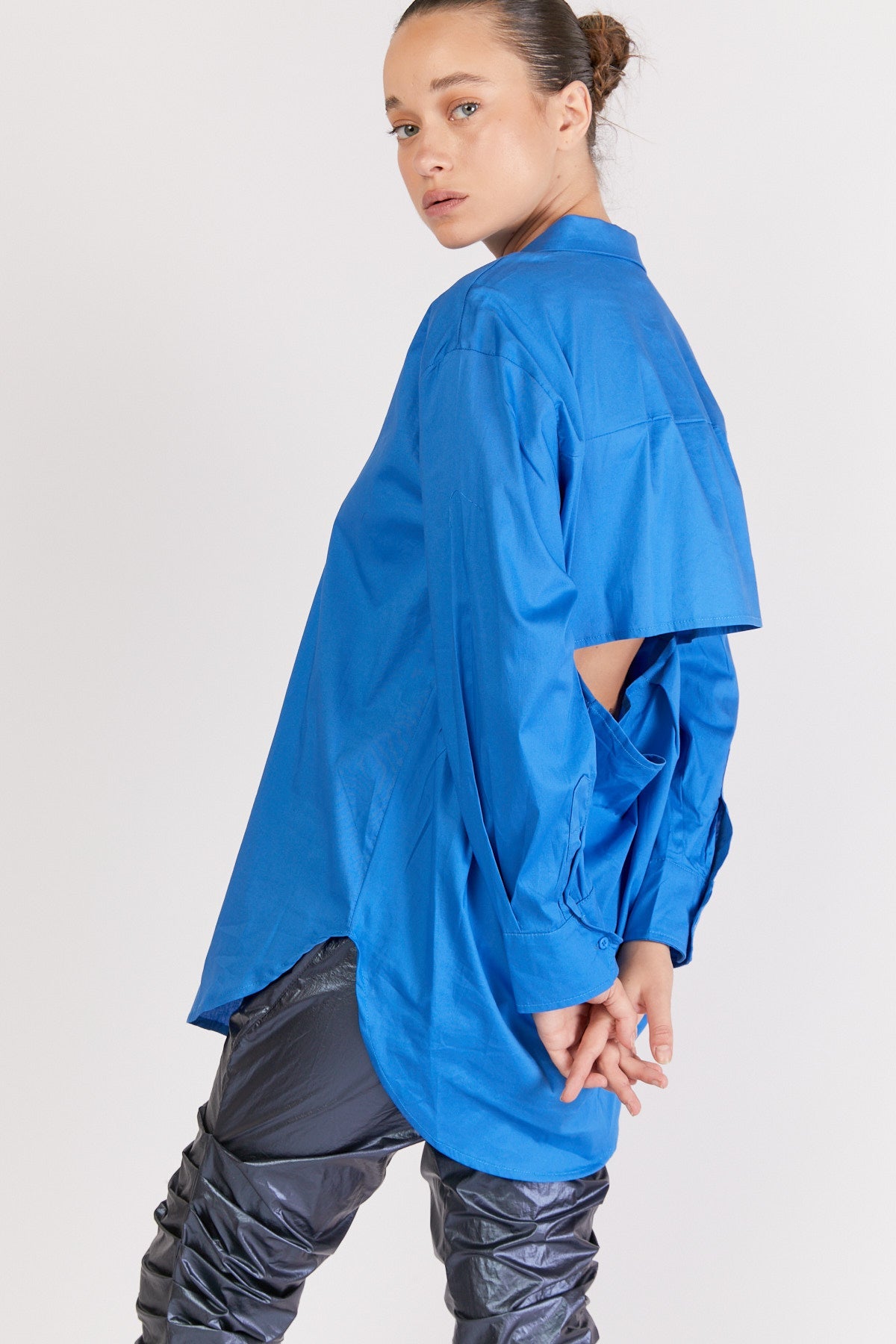 חולצה מכופתרת לייק בצבע כחול רויאל