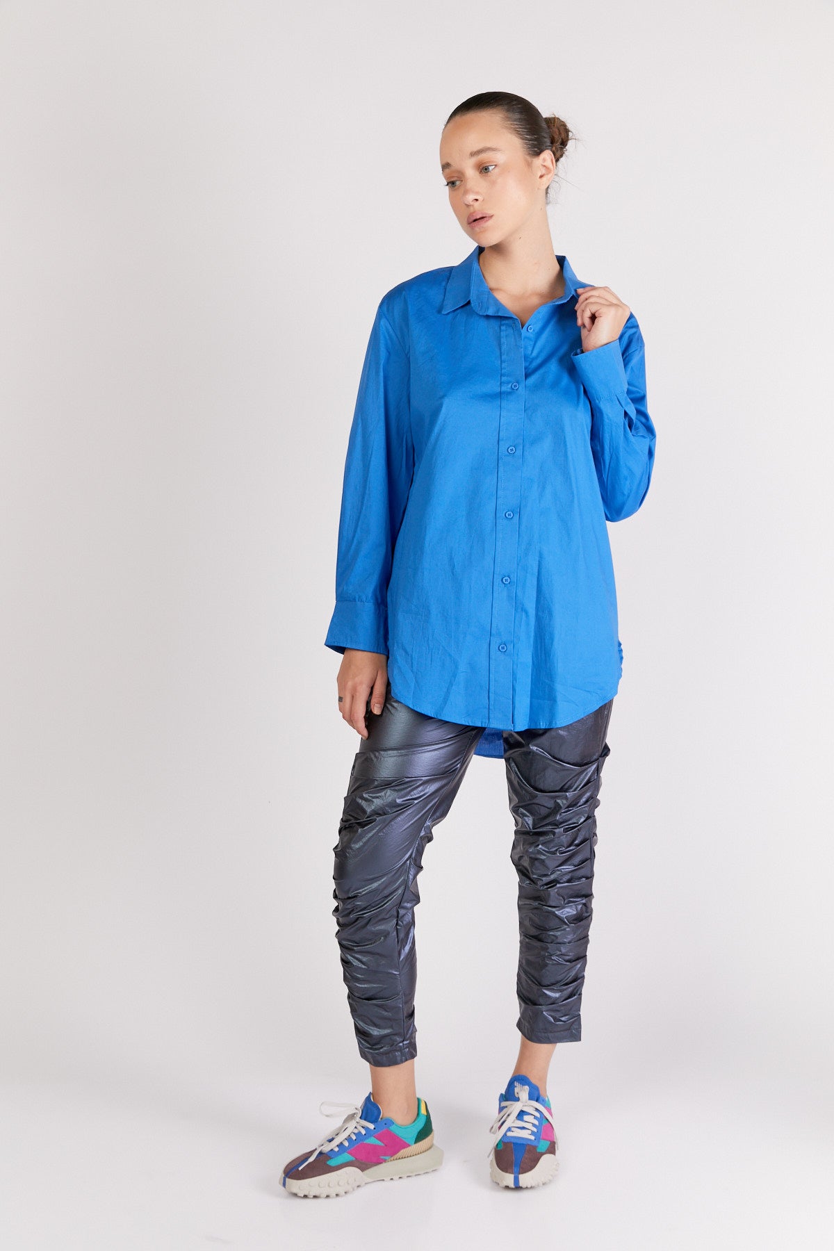 חולצה מכופתרת לייק בצבע כחול רויאל