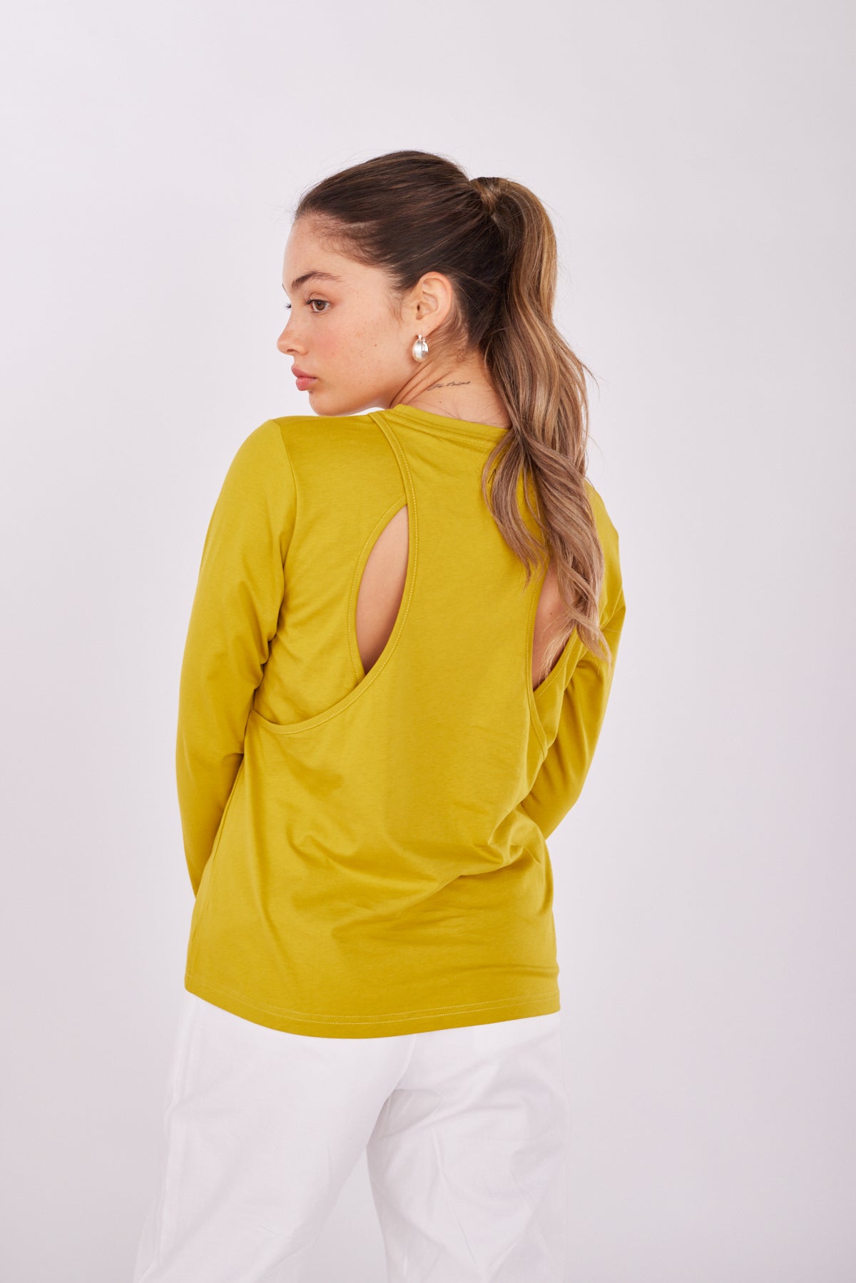 חולצה נומרו 2 בצבע חרדל