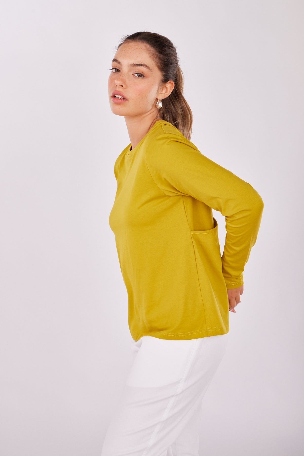 חולצה נומרו 2 בצבע חרדל