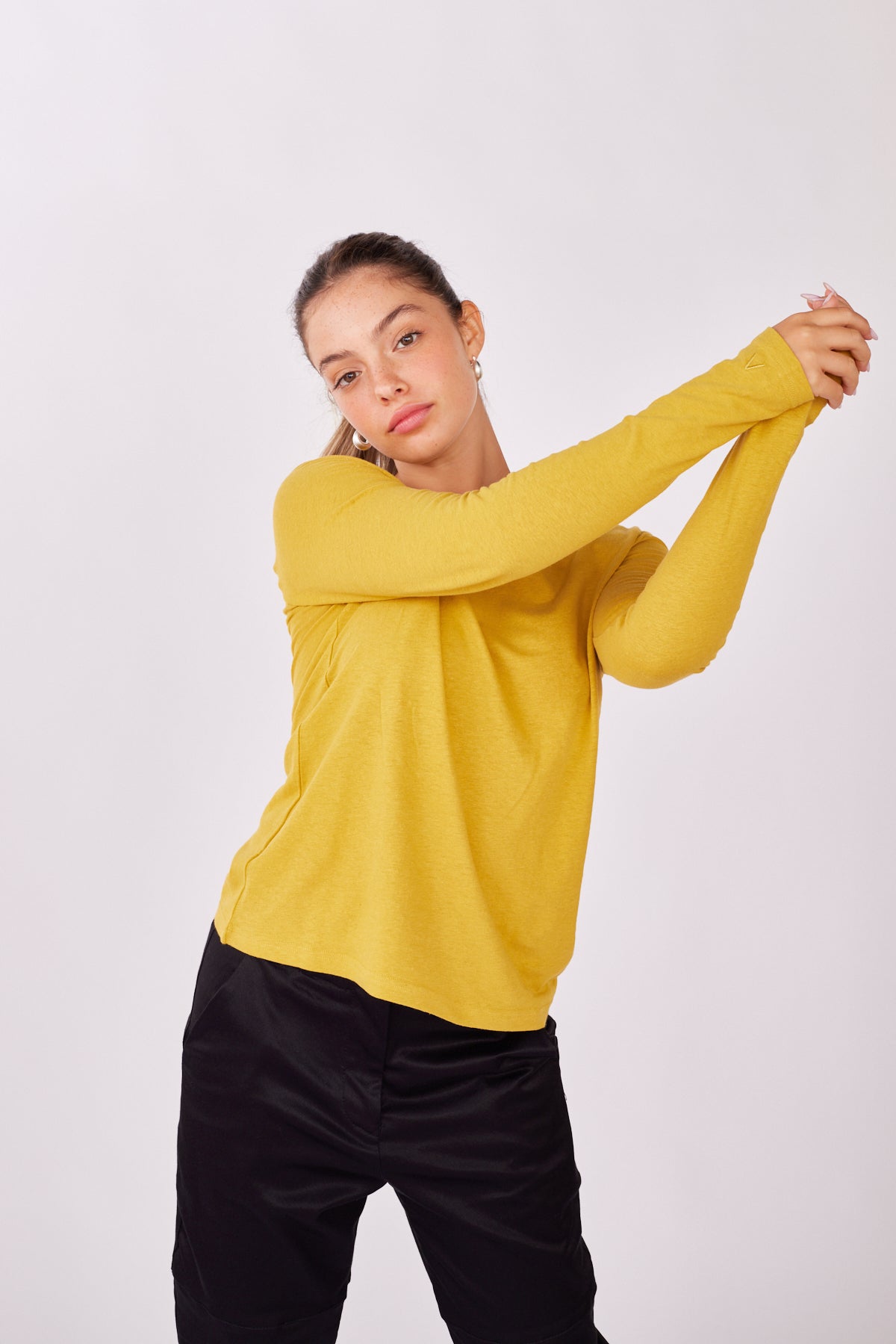 חולצה נומרו 7 בצבע חרדל