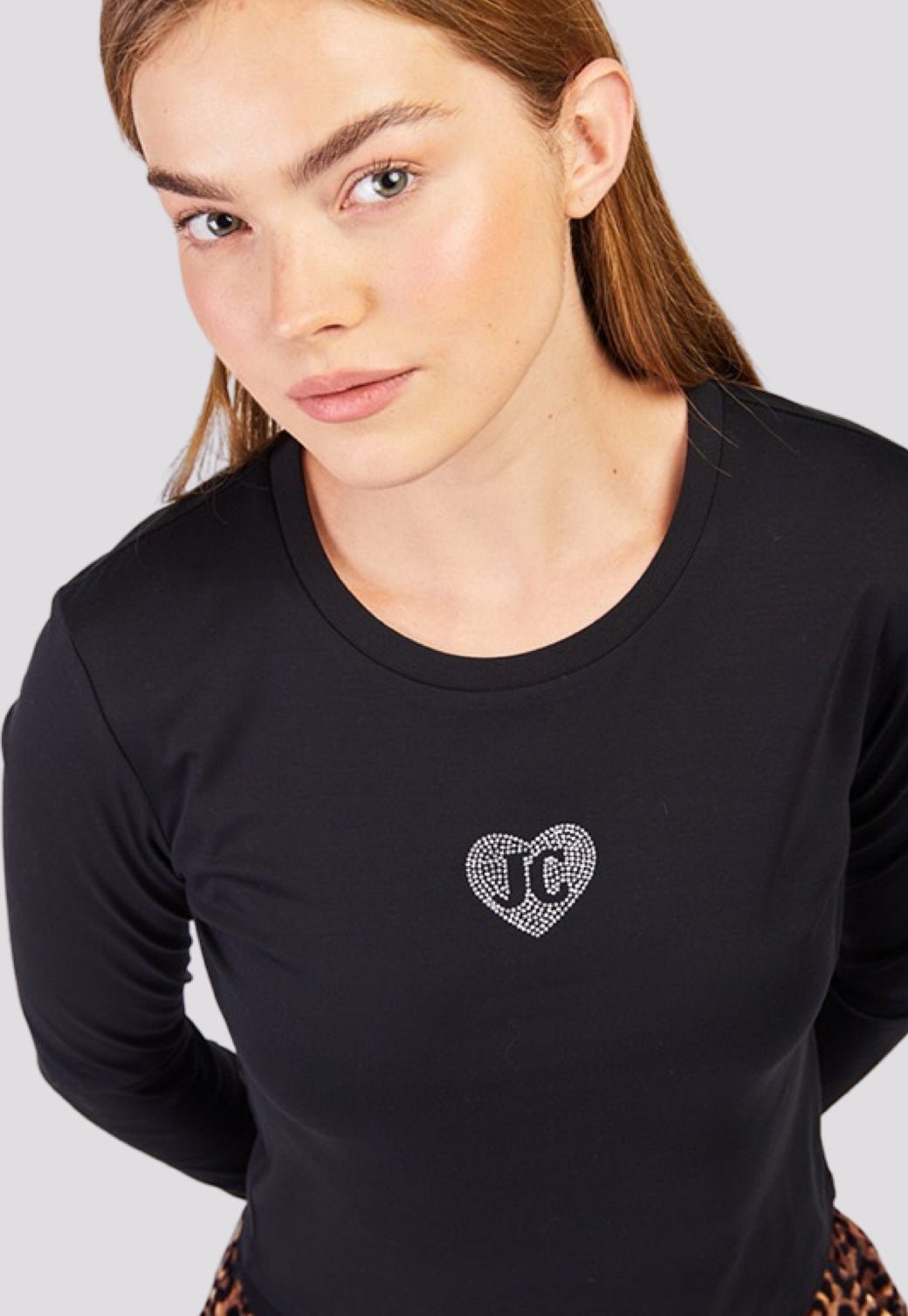 חולצת קרופ ארוכה עם לוגו JC בצבע שחור - Juicy Couture