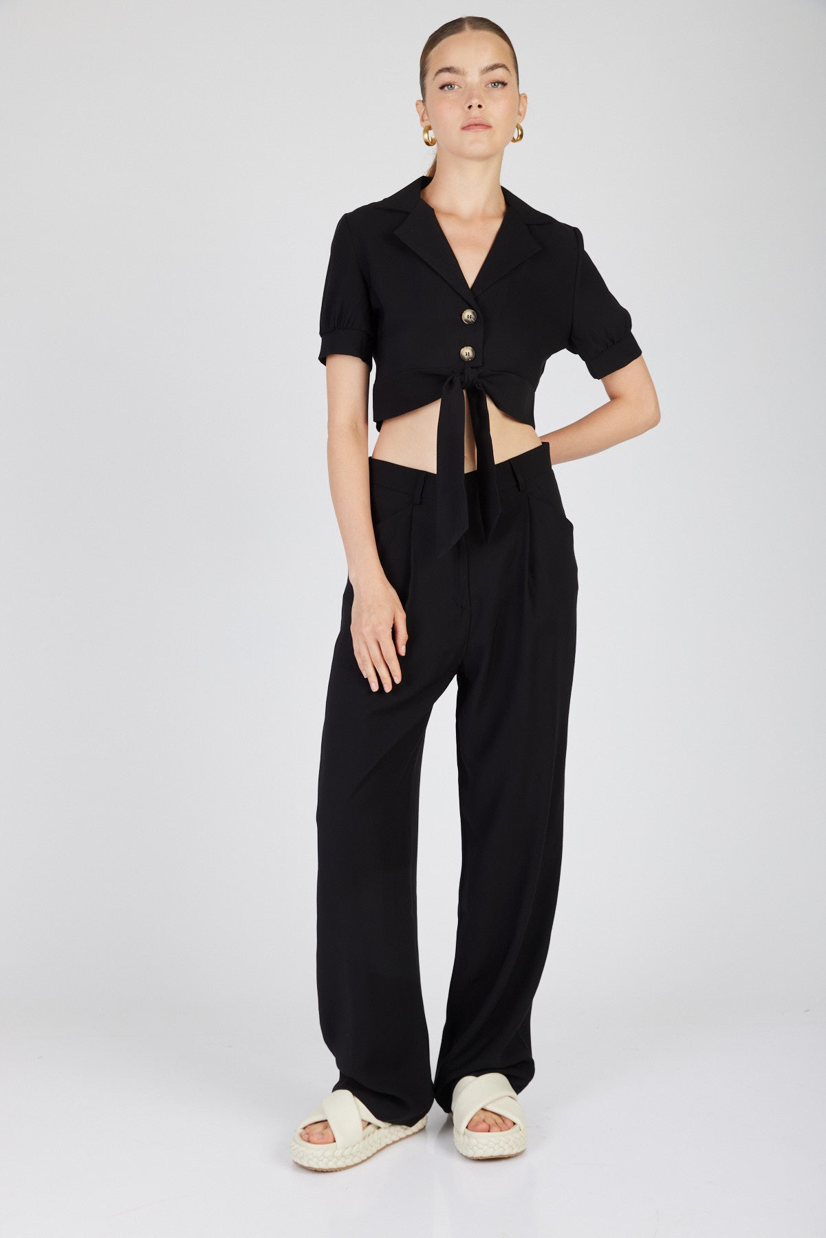 חולצת קרופ פארו בצבע שחור