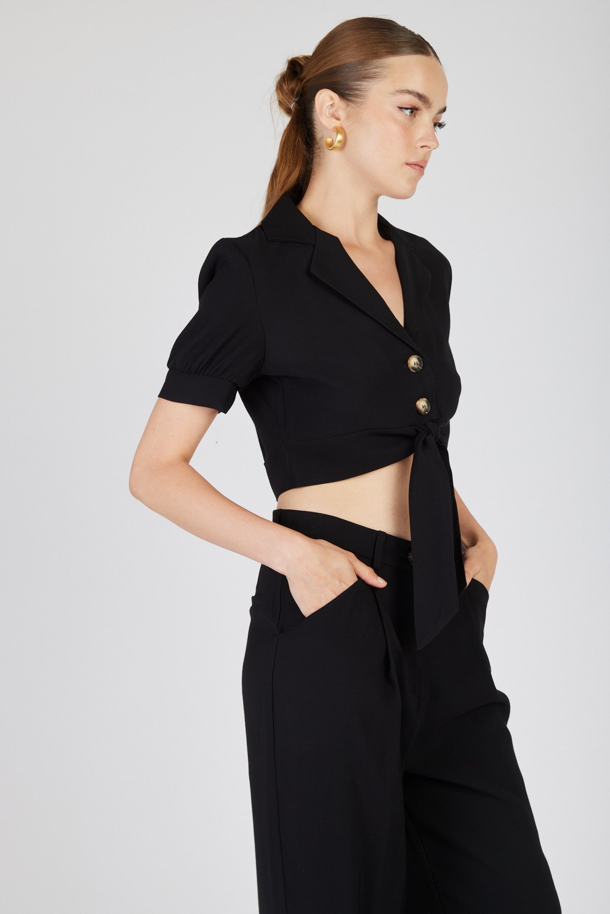 חולצת קרופ פארו בצבע שחור
