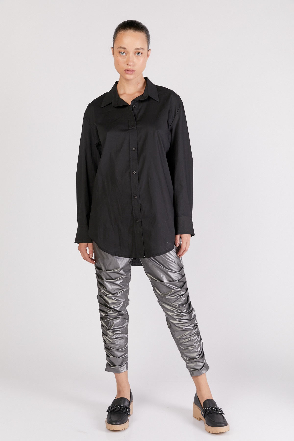 חולצת מכופתרת לייק בצבע שחור