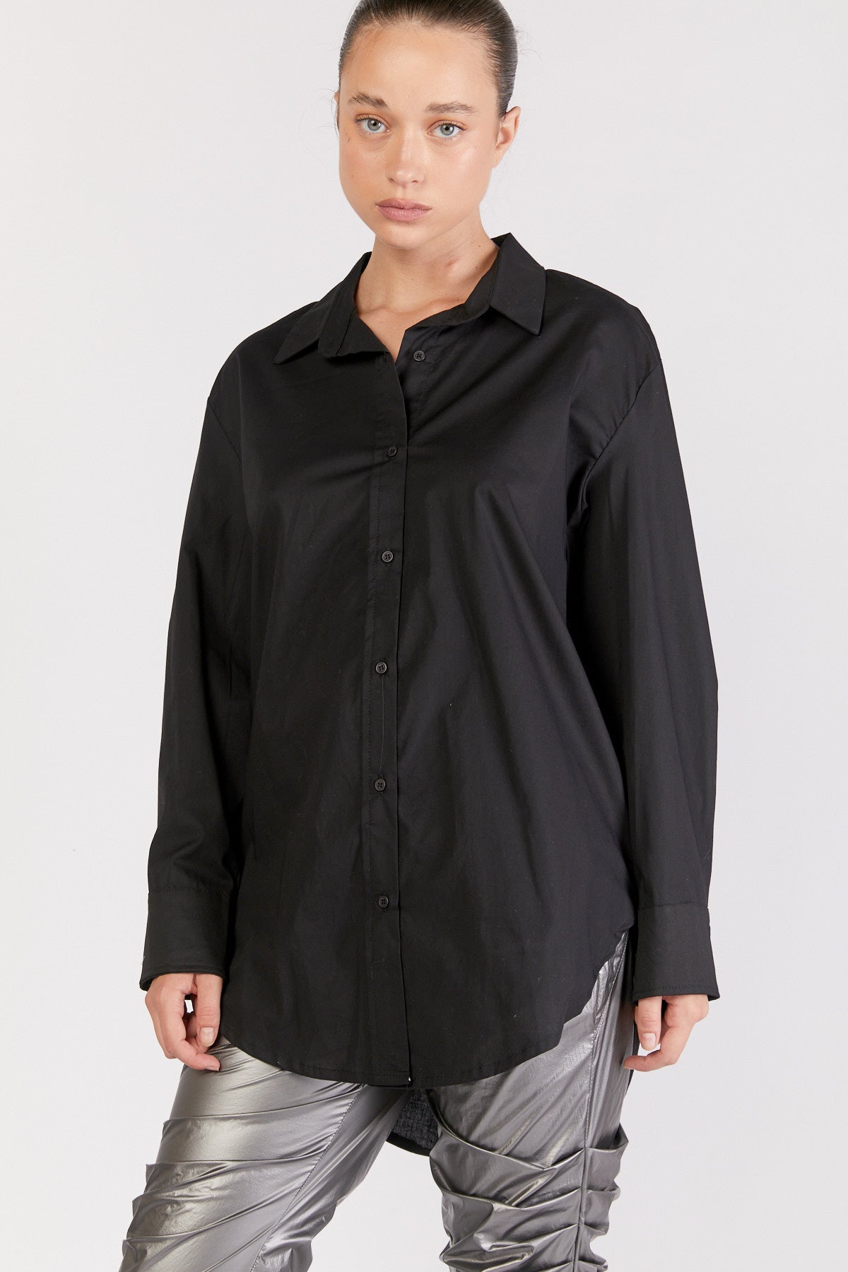 חולצת מכופתרת לייק בצבע שחור