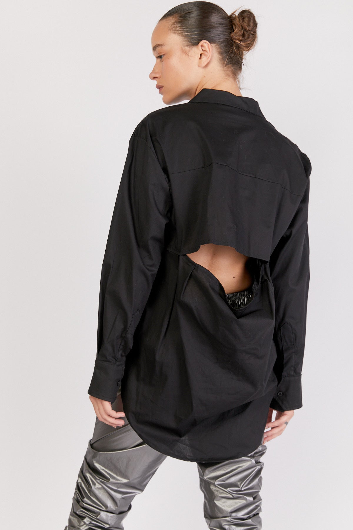 חולצת מכופתרת לייק בצבע שחור