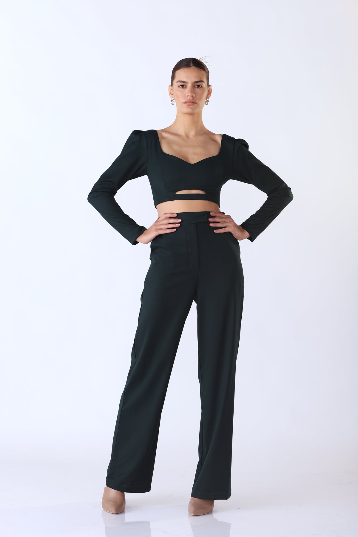 חולצת נינה בצבע ירוק כהה