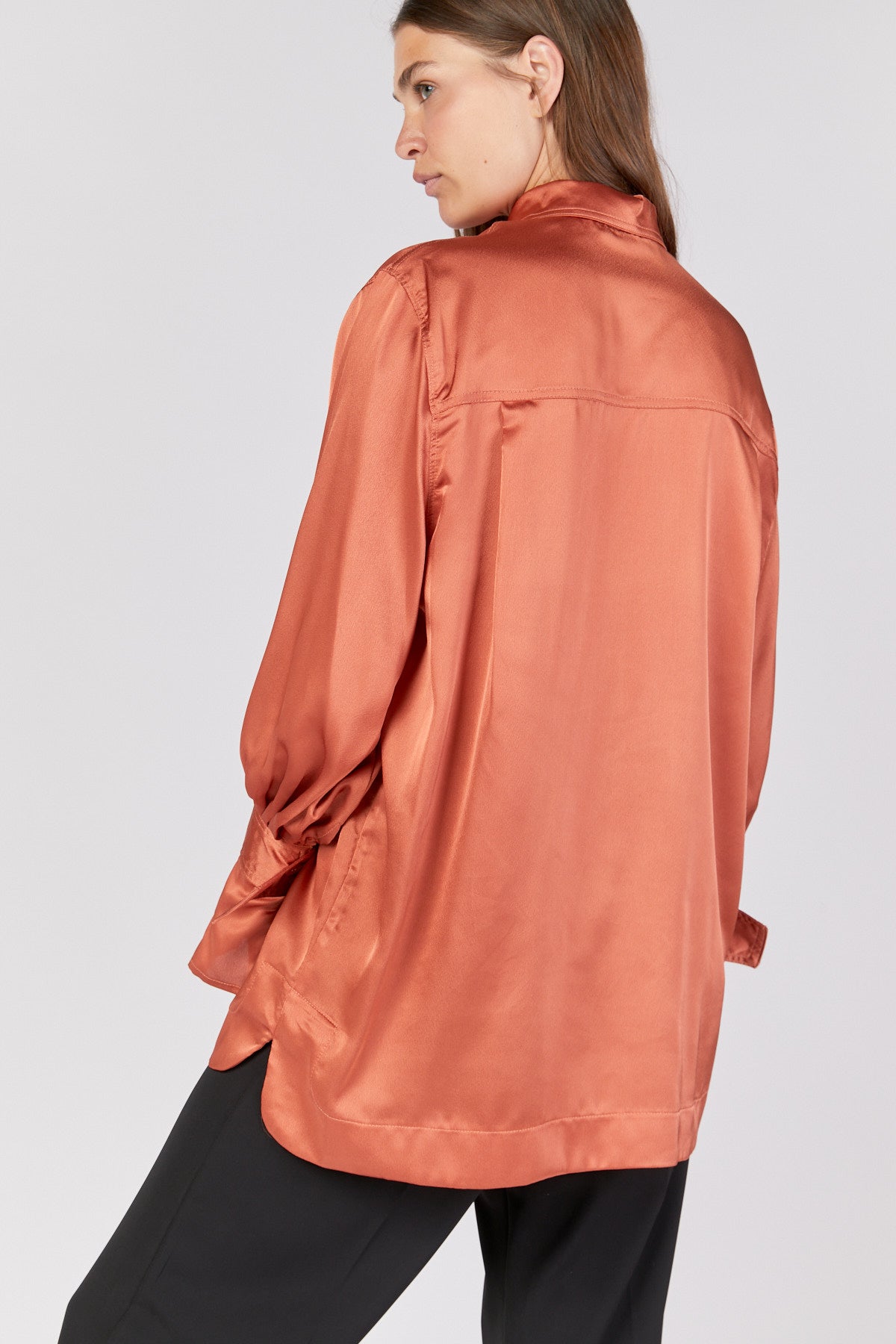 חולצת וילה בצבע חמרה