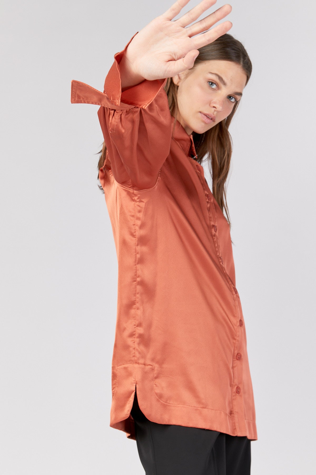 חולצת וילה בצבע חמרה