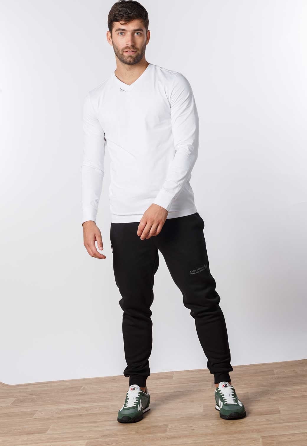 טי שירט וי עם לוגו | גברים - Pepe Jeans