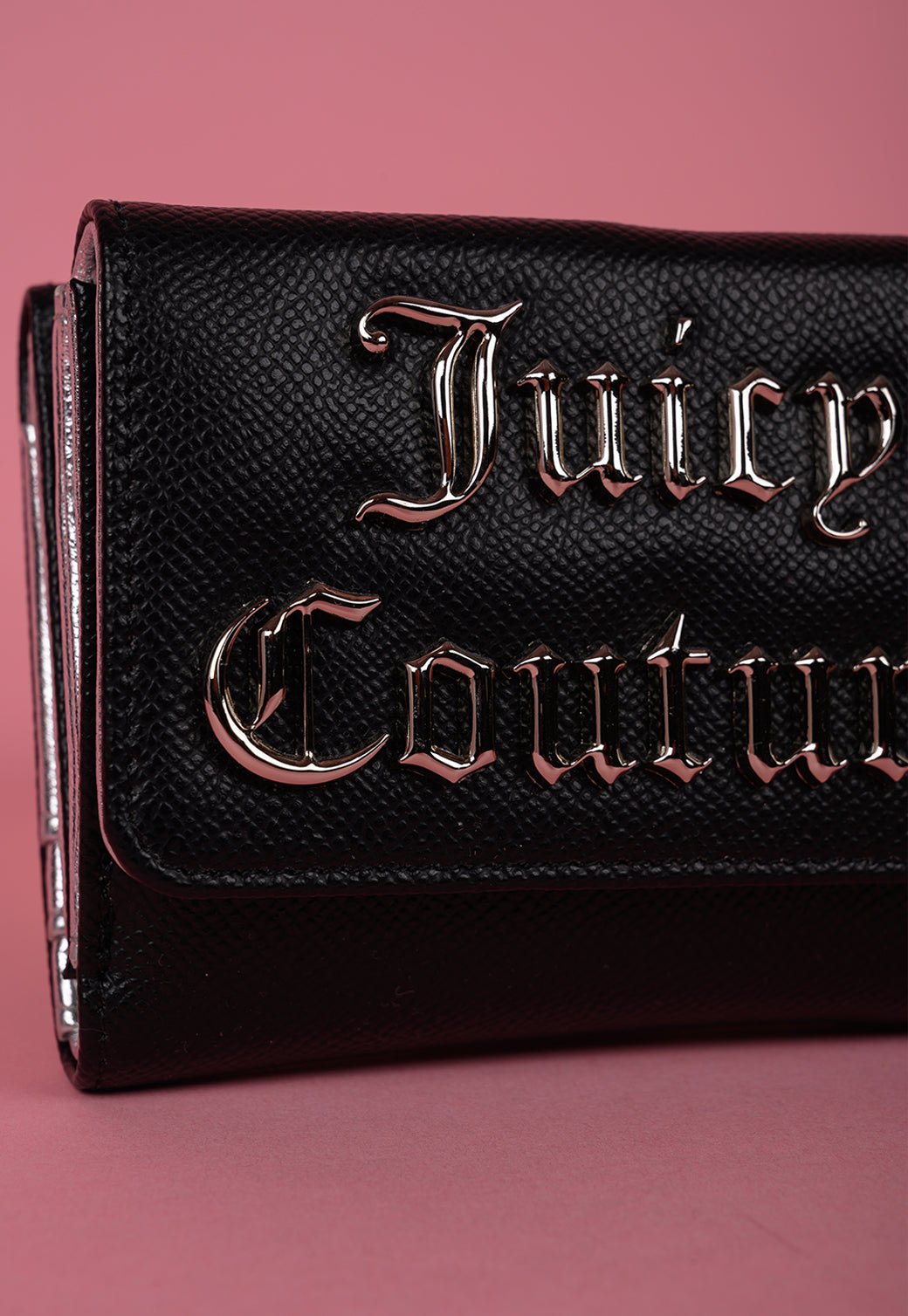 ארנק קטן עם לוגו מטאלי בולט - Juicy Couture