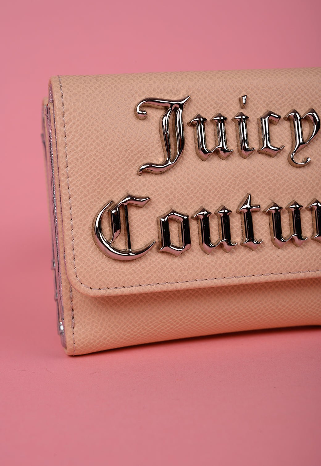 ארנק קטן עם לוגו מטאלי בולט - Juicy Couture