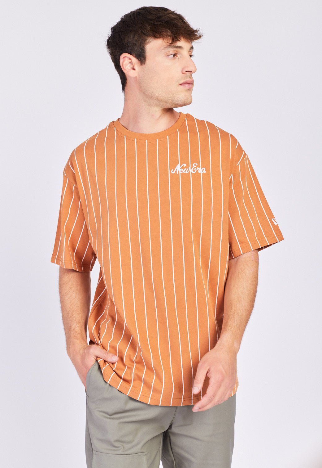 טי שירט פסים קצרה לגברים - New Era