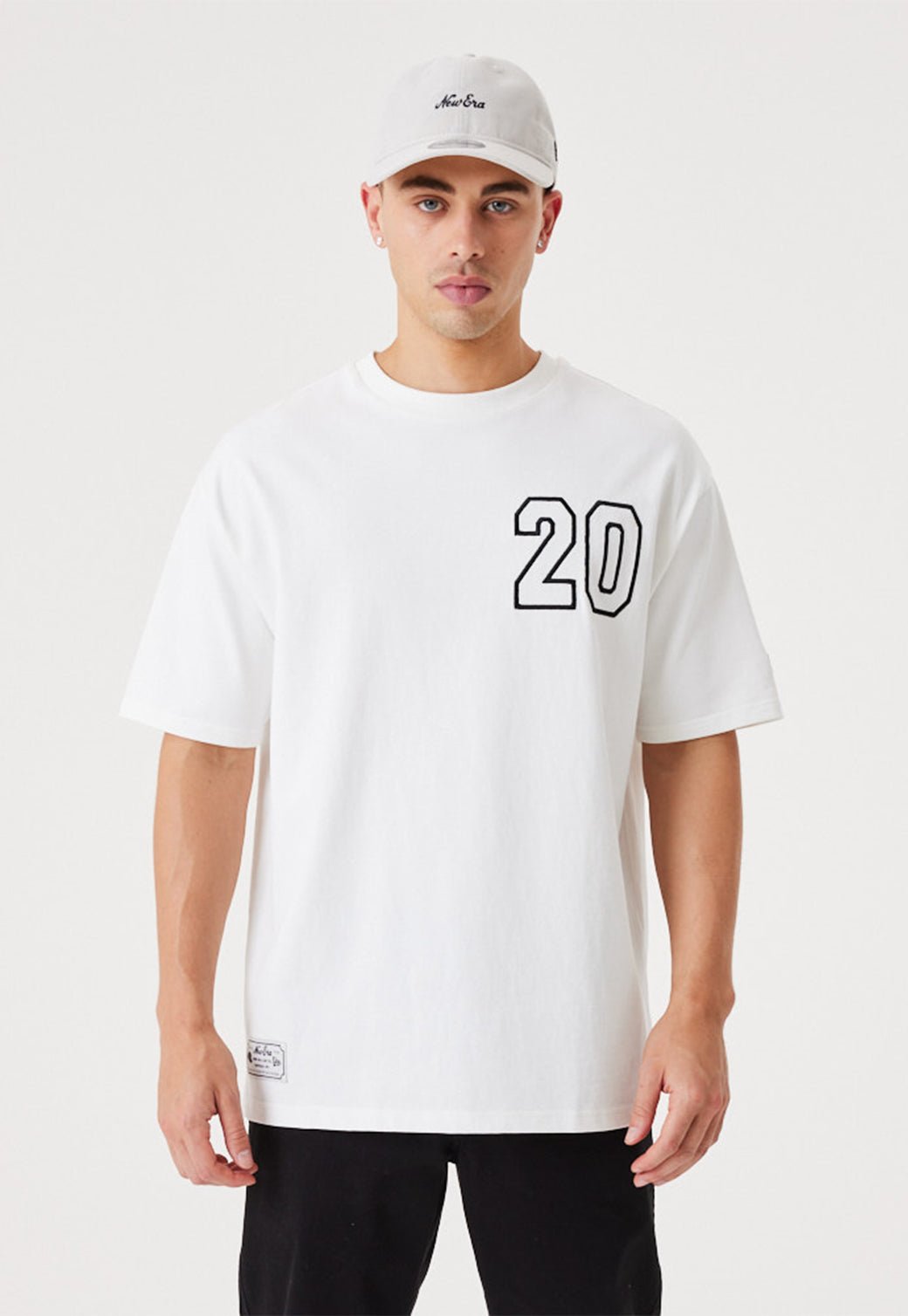 טי שירט קצרה עם הדפס בחזית גברים - New Era