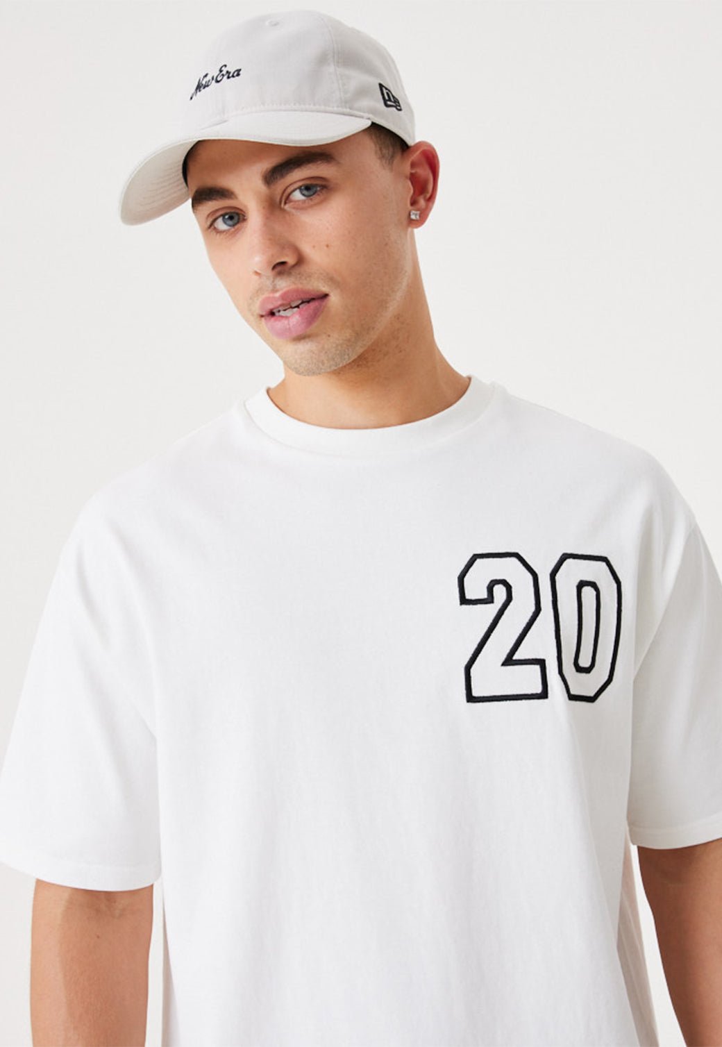 טי שירט קצרה עם הדפס בחזית גברים - New Era