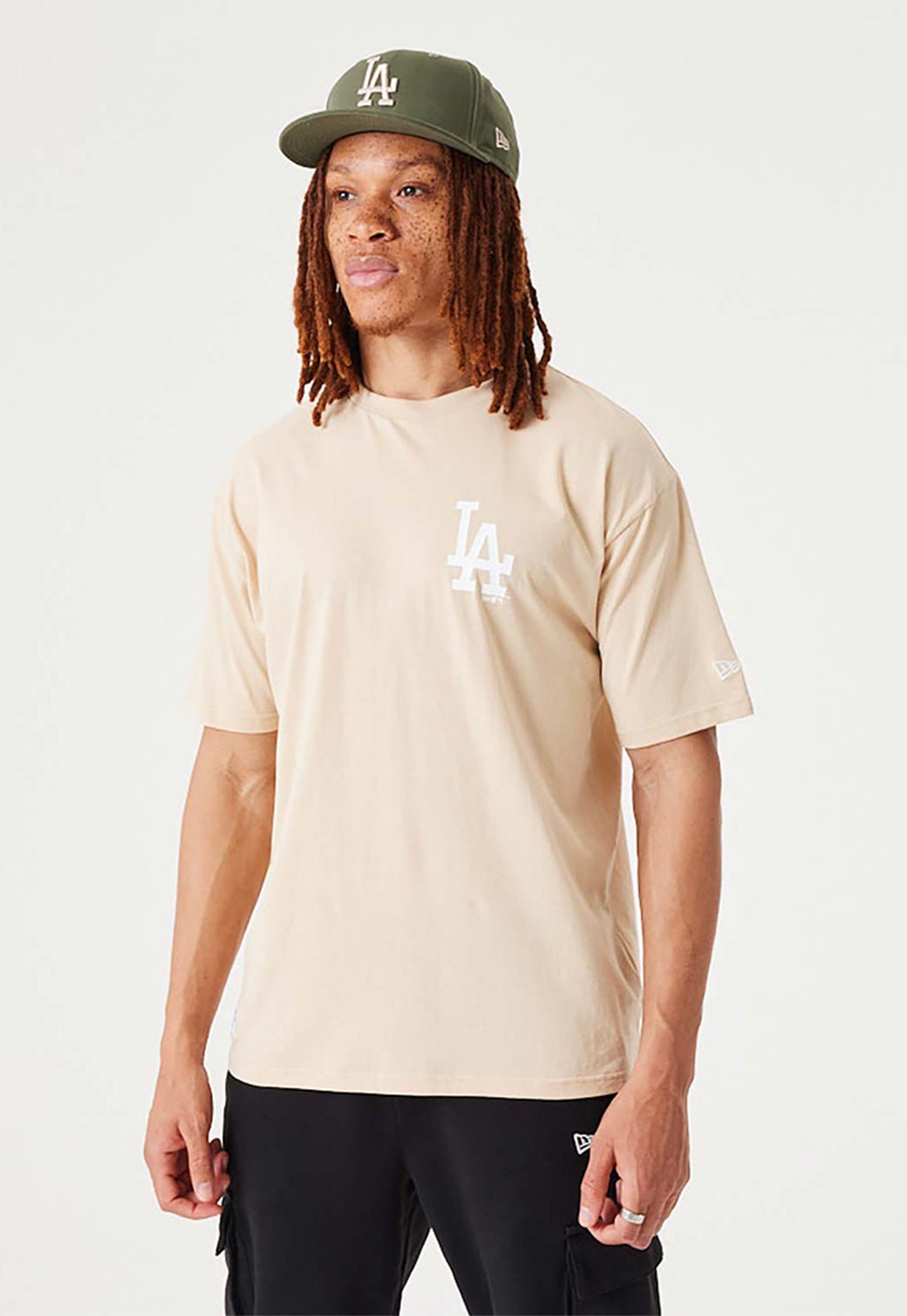 טי שירט קצרה רחבה אל.איי גברים - New Era